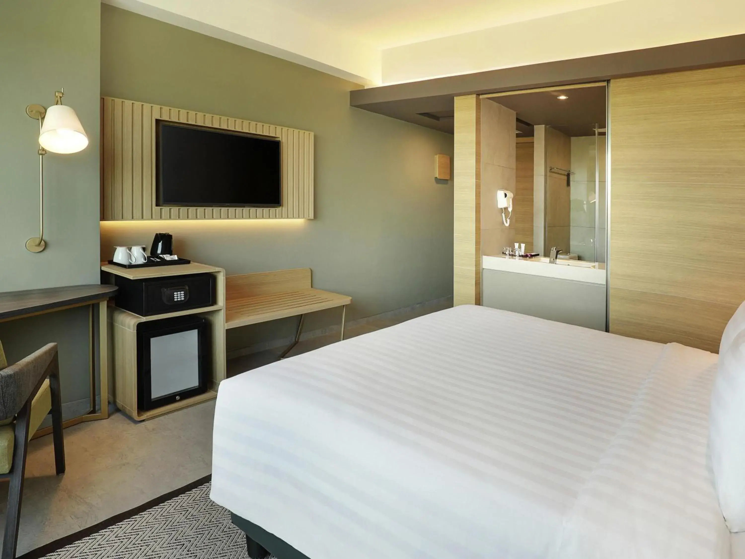 Bedroom, Bed in Mercure Makassar Nexa Pettarani Bedroom, Bed in Mercure Makassar Nexa Pettarani