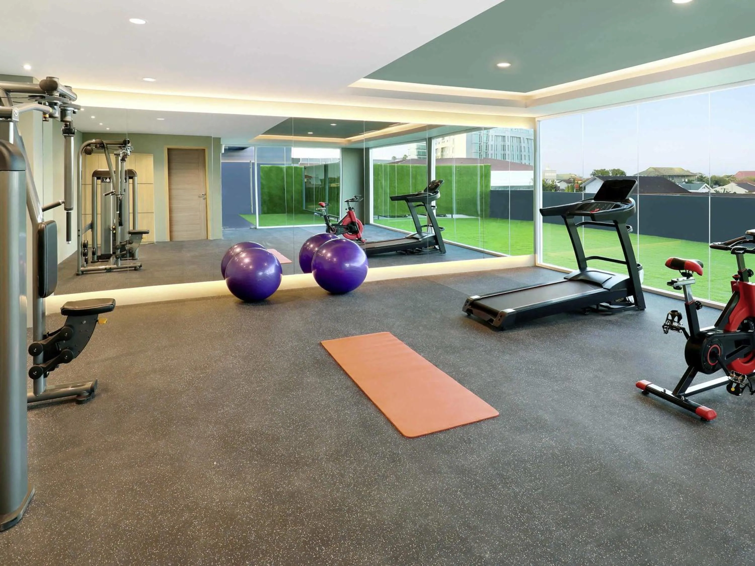 Fitness centre/facilities in Mercure Makassar Nexa Pettarani
