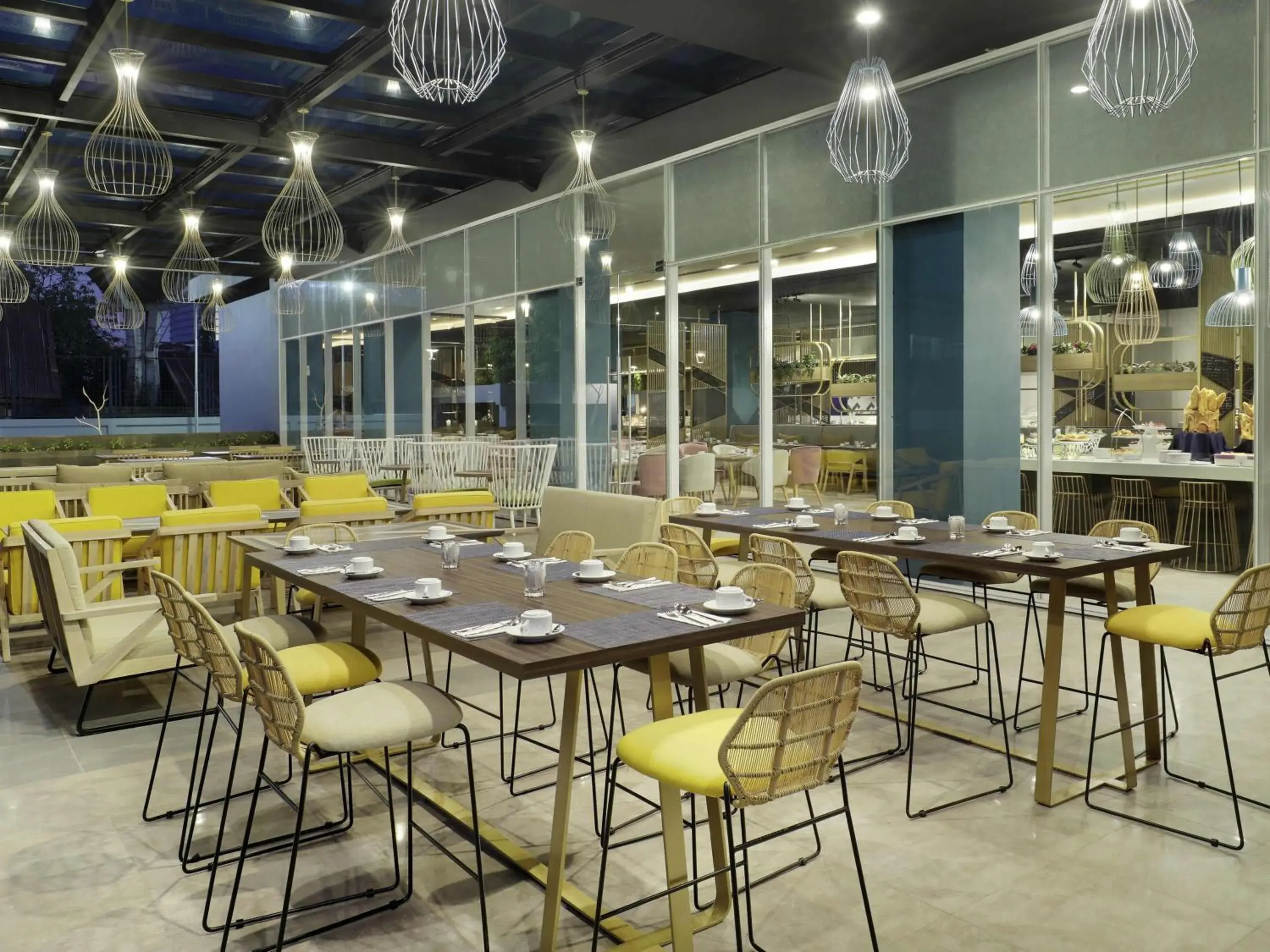 Restaurant/places to eat in Mercure Makassar Nexa Pettarani Restaurant/places to eat in Mercure Makassar Nexa Pettarani
