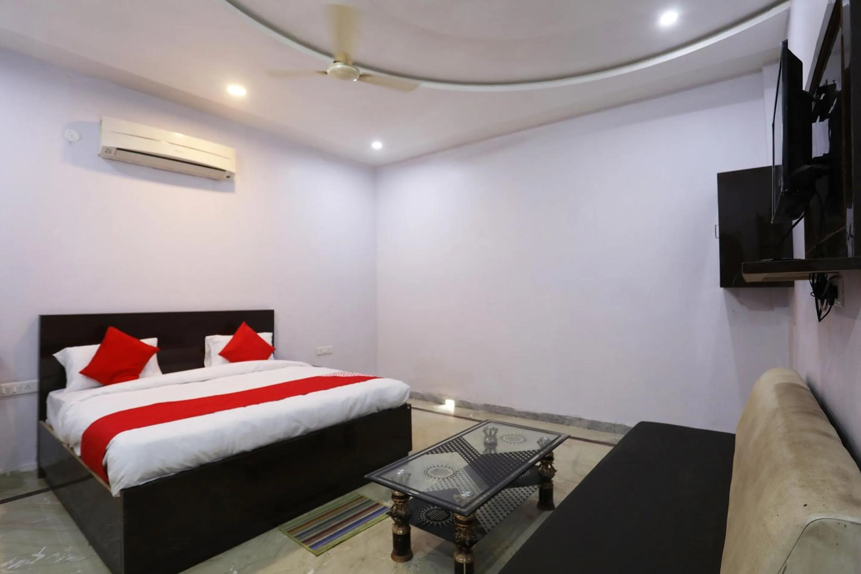 Bedroom, Bed in Hotel O Salt And Pepper Hotel And Resturant