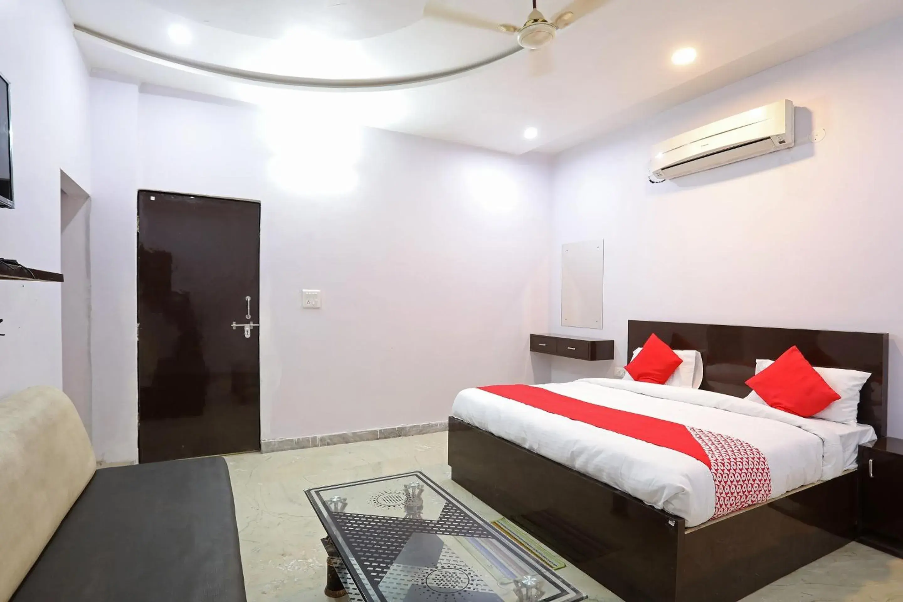 Bedroom, Bed in Hotel O Salt And Pepper Hotel And Resturant Bedroom, Bed in Hotel O Salt And Pepper Hotel And Resturant