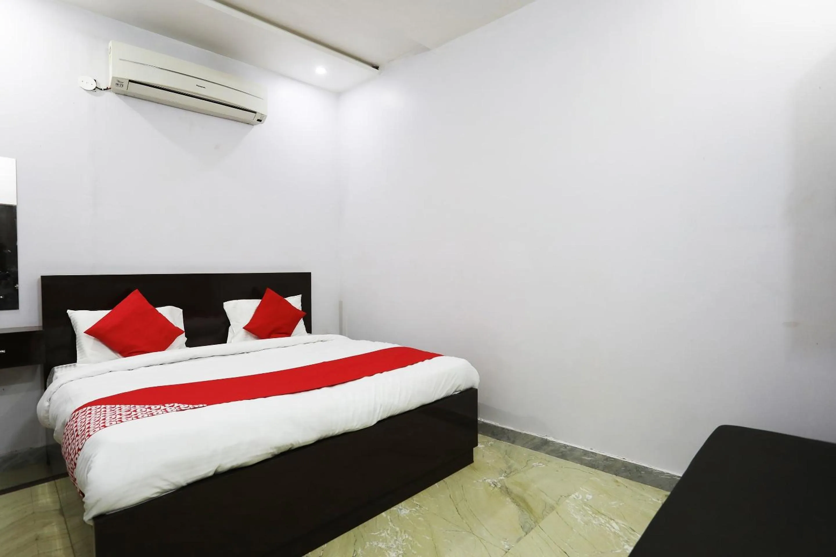 Lobby or reception, Bed in Hotel O Salt And Pepper Hotel And Resturant