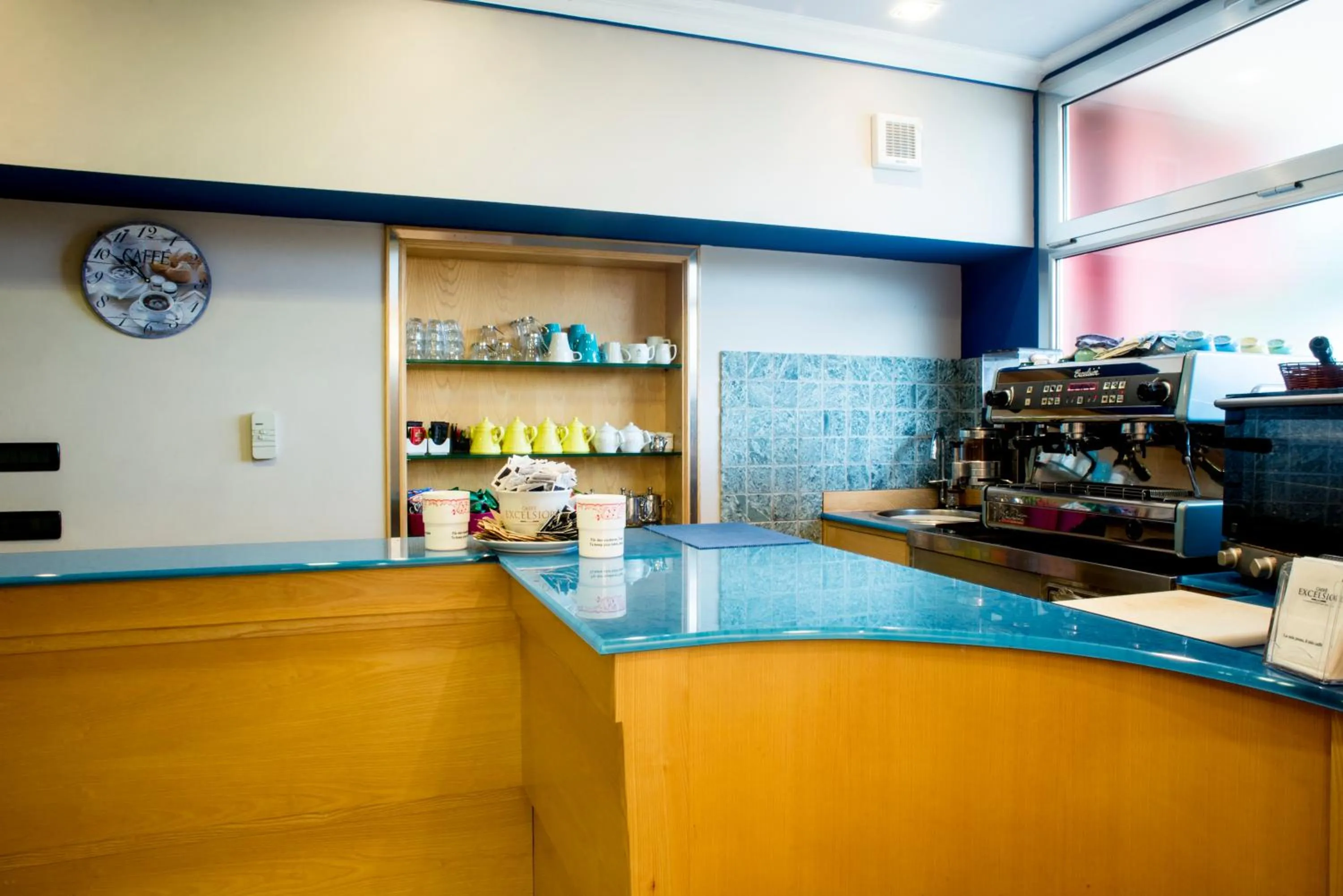 Lounge or bar in Hotel Ceretto