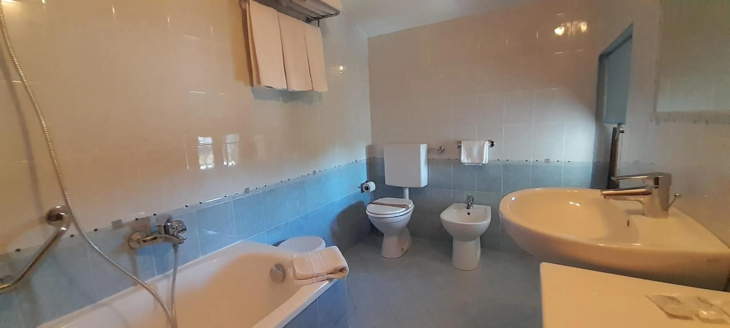 Bath in Hotel Ceretto