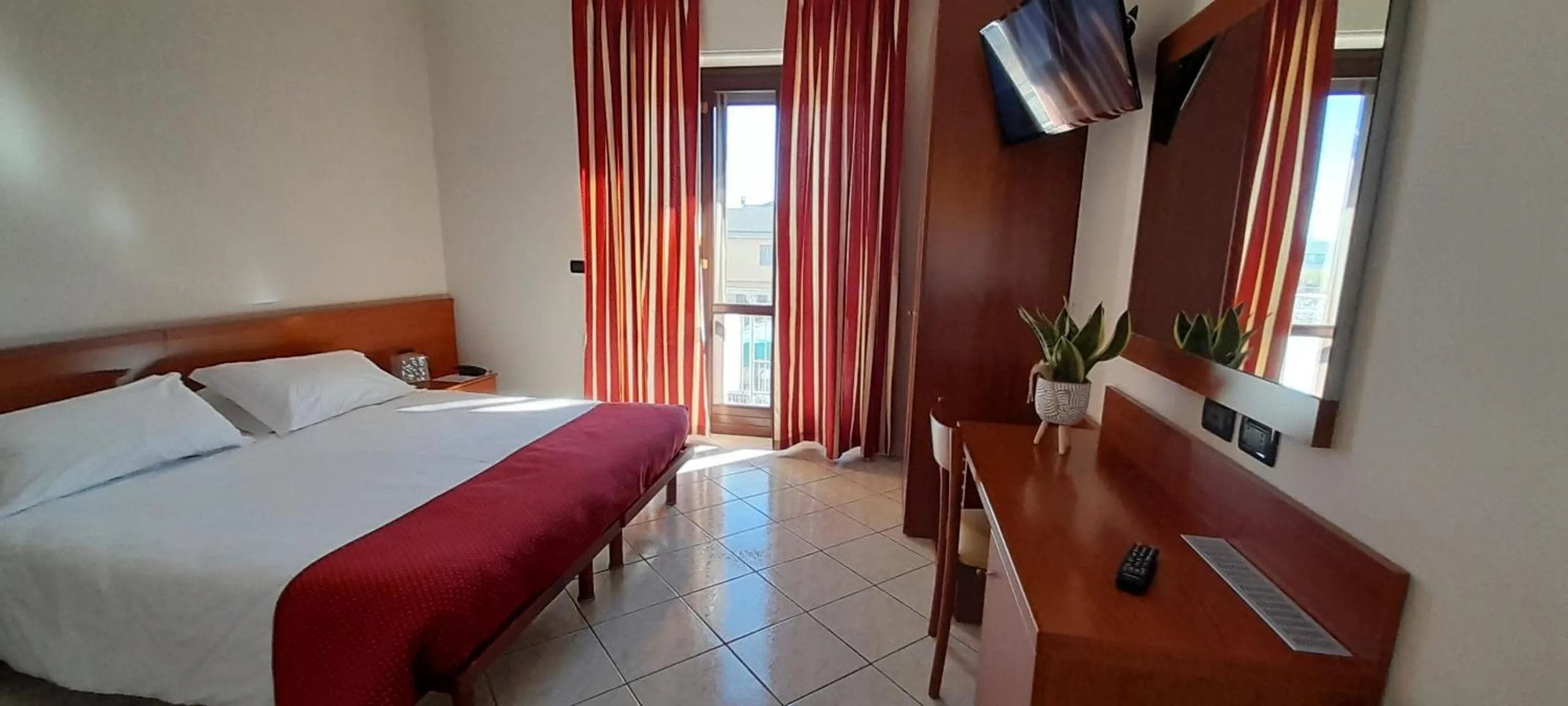 Bedroom, Bed in Hotel Ceretto