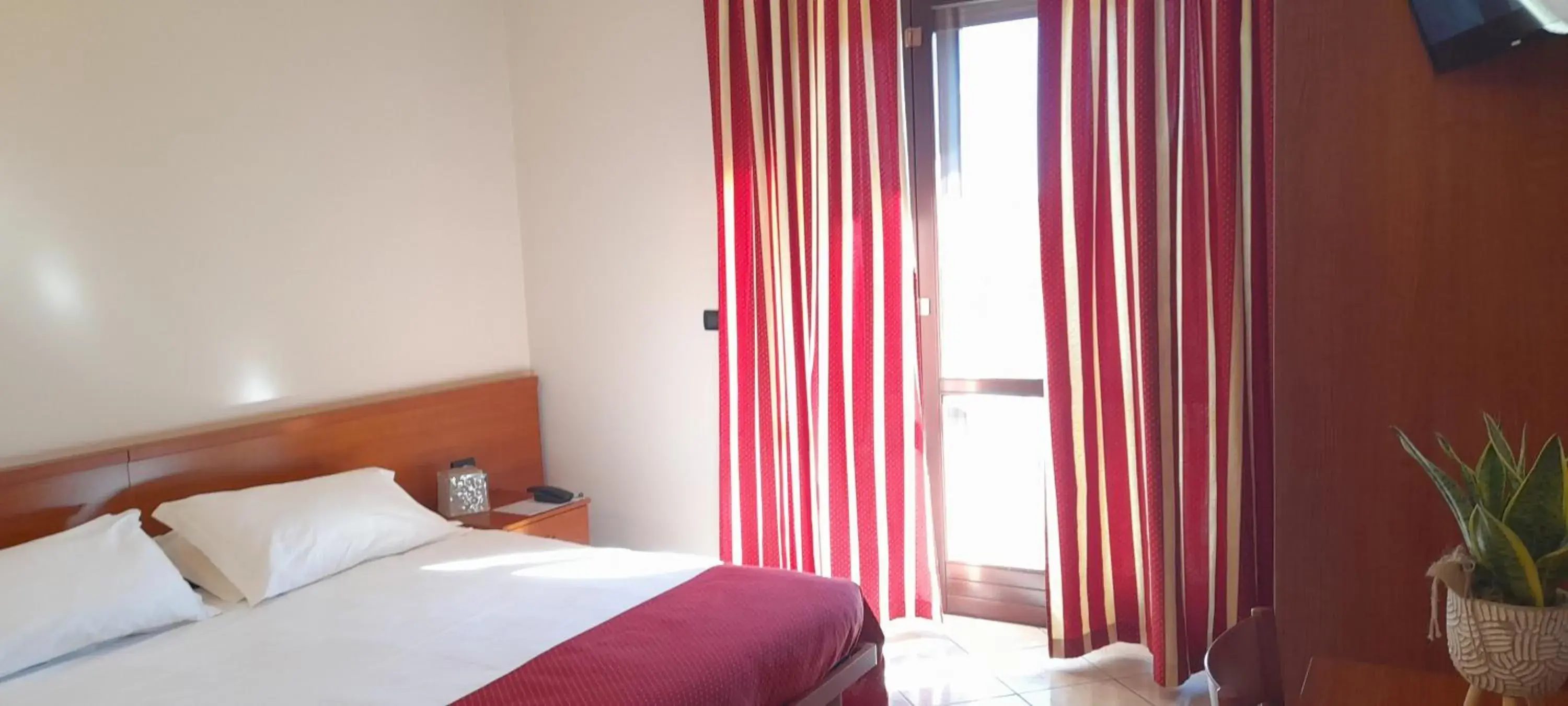 Double Room - single occupancy in Hotel Ceretto Double Room - single occupancy in Hotel Ceretto