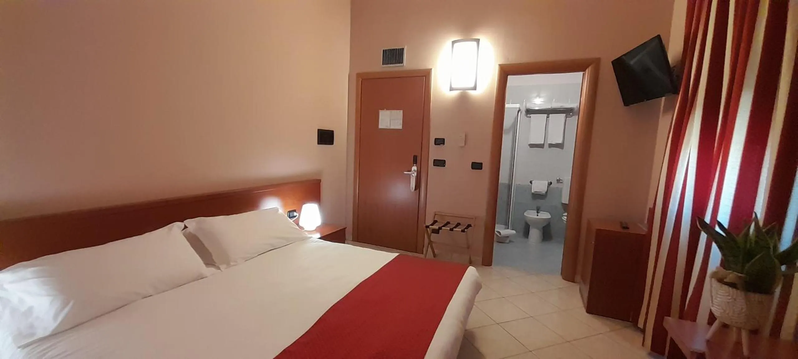 Bedroom, Bed in Hotel Ceretto