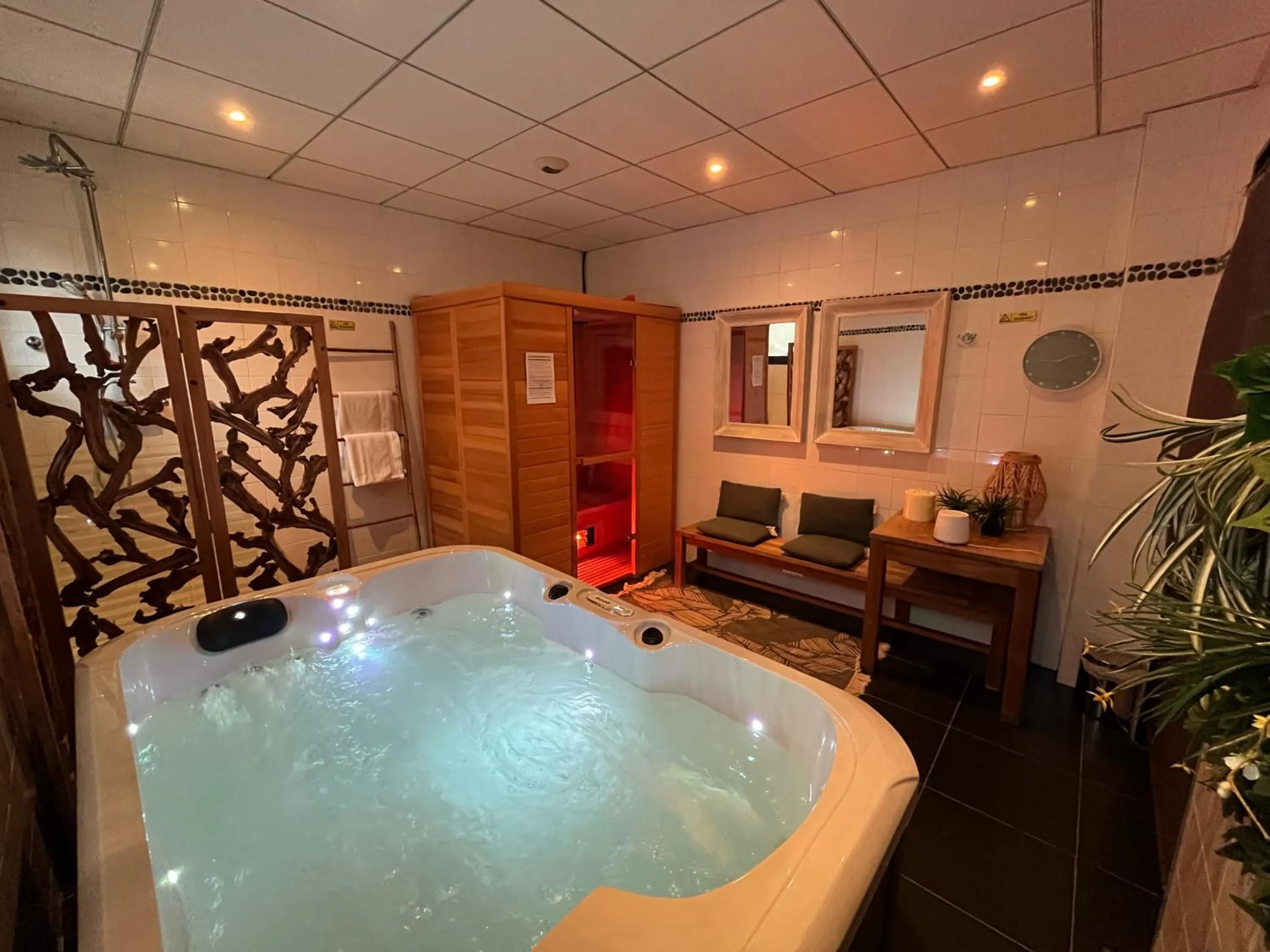 Hot Tub in Saint Jean