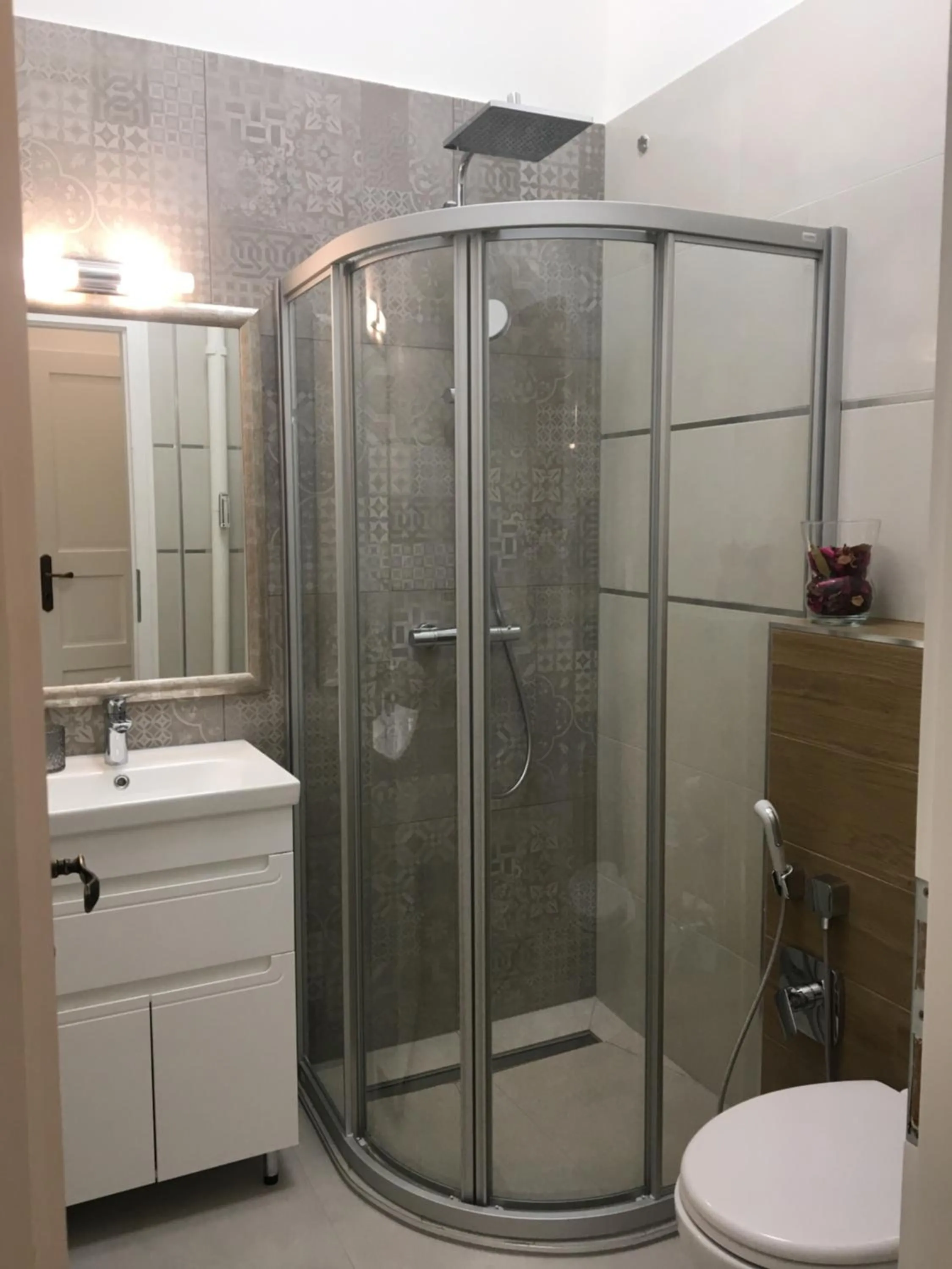 Shower in Visit Debrecen Apartman