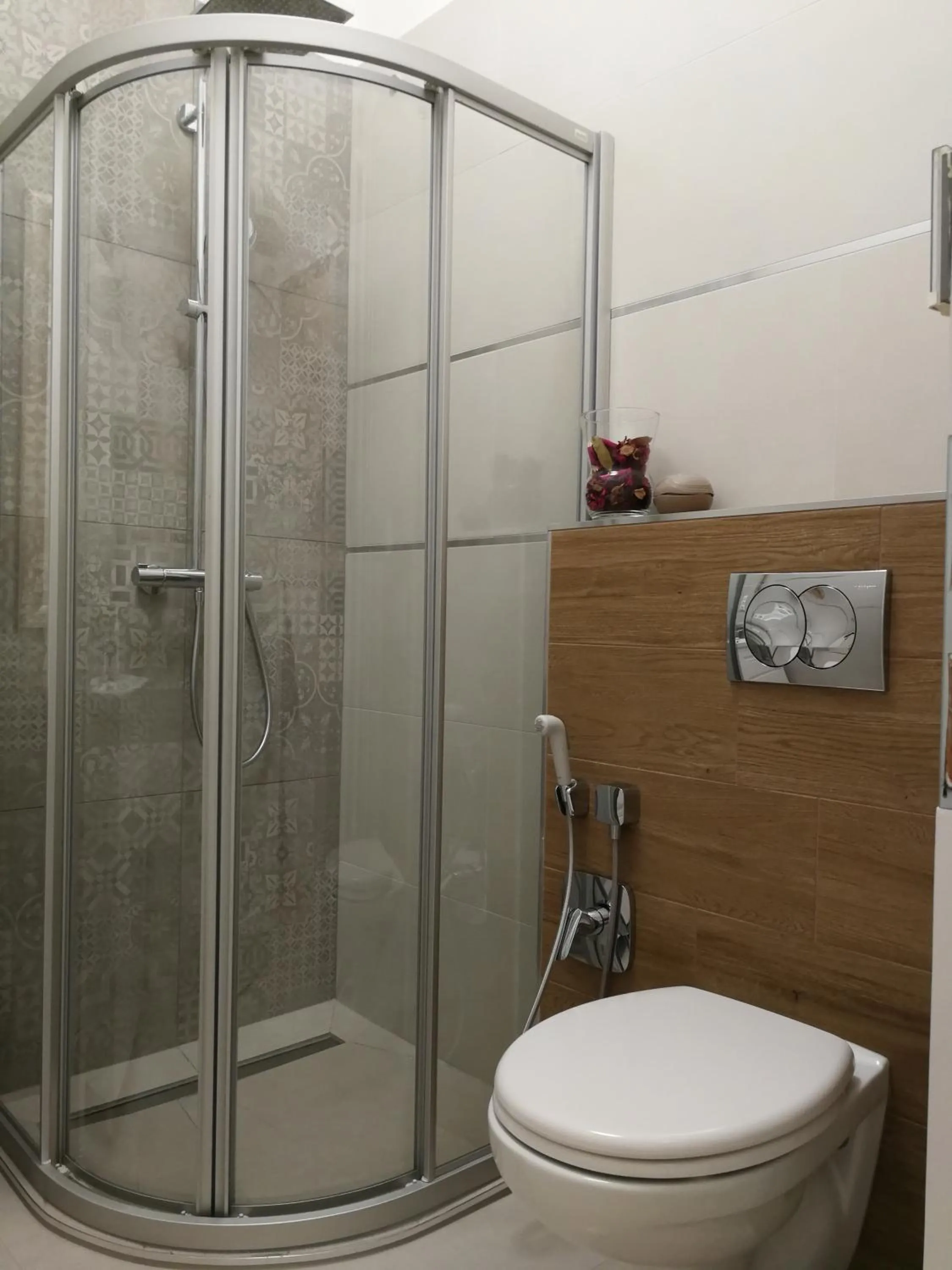 Shower in Visit Debrecen Apartman