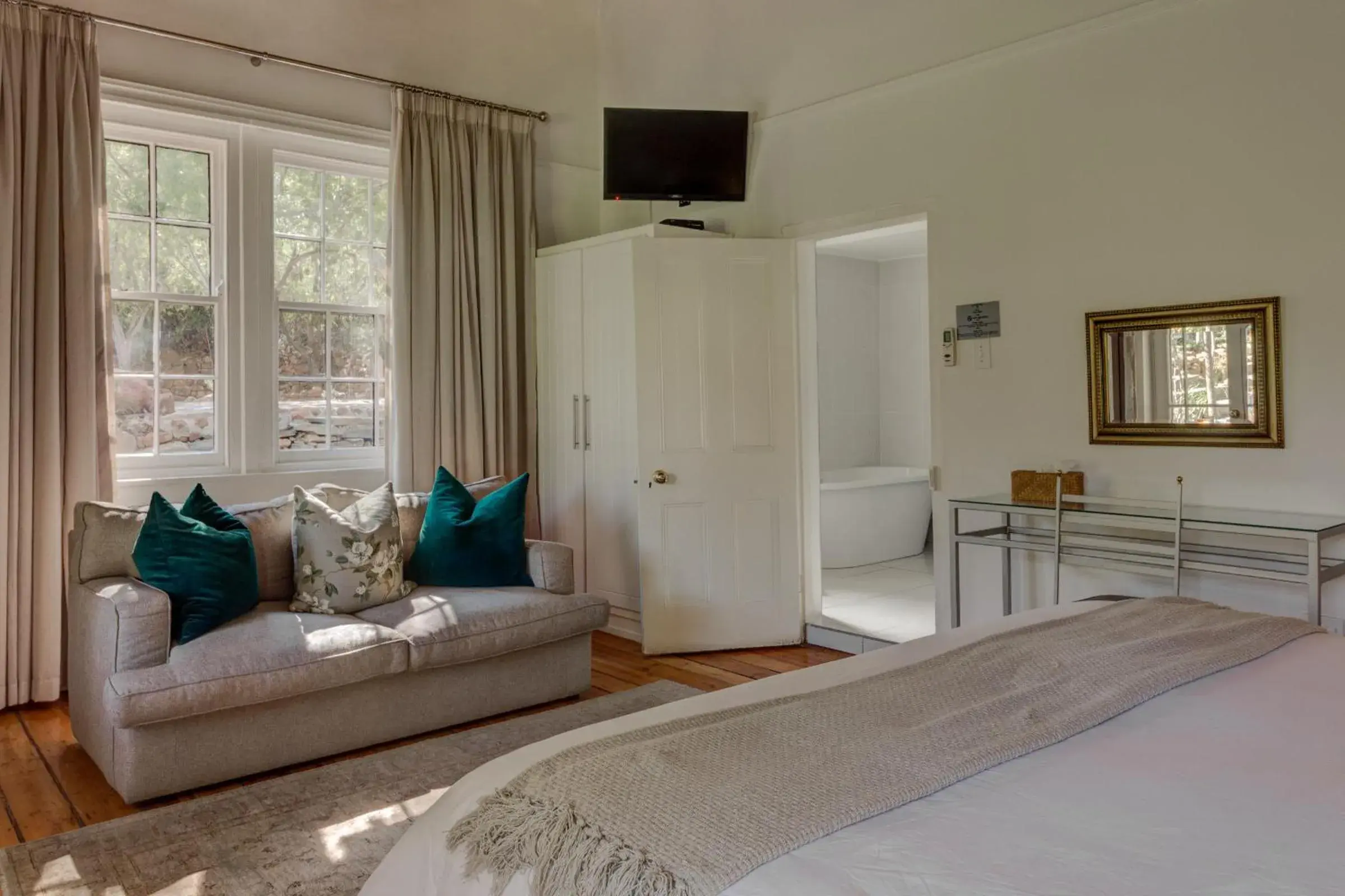Standard Double or Twin Room - single occupancy in Lemoenfontein Standard Double or Twin Room - single occupancy in Lemoenfontein