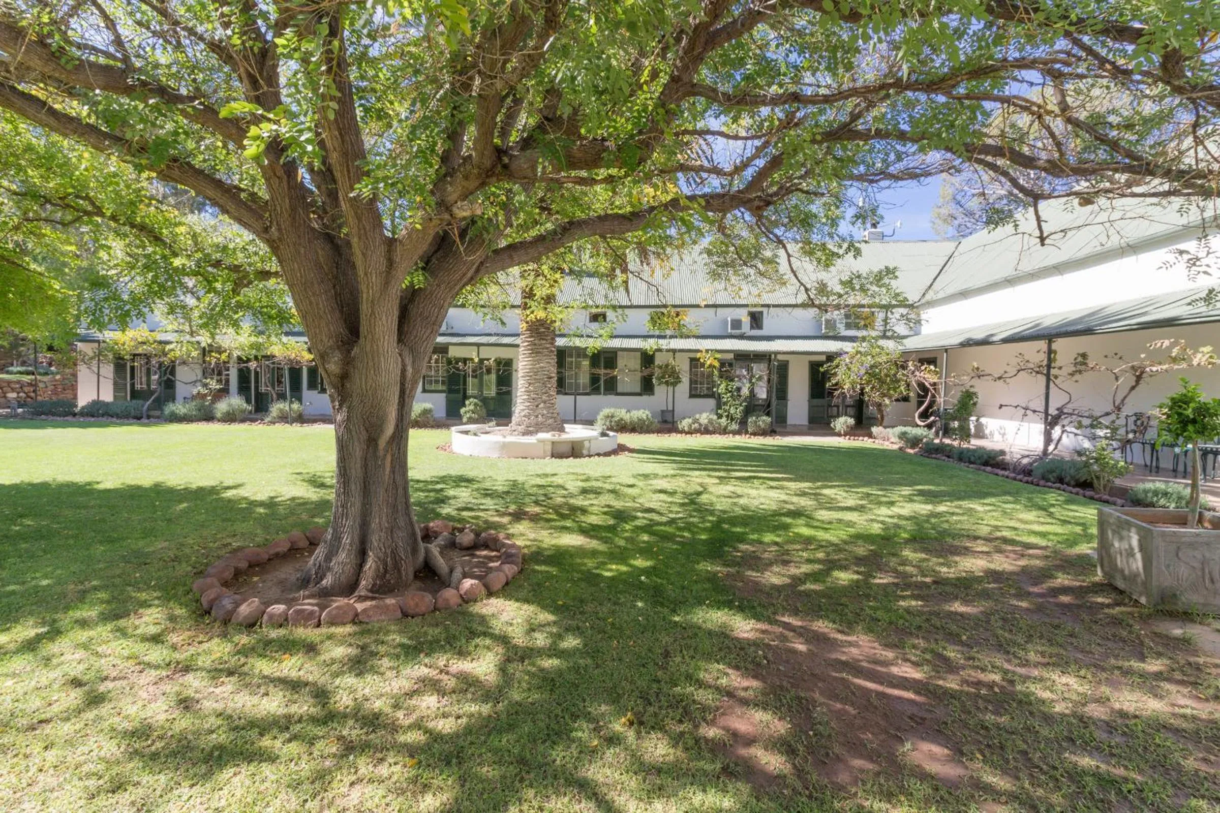 Garden view in Lemoenfontein