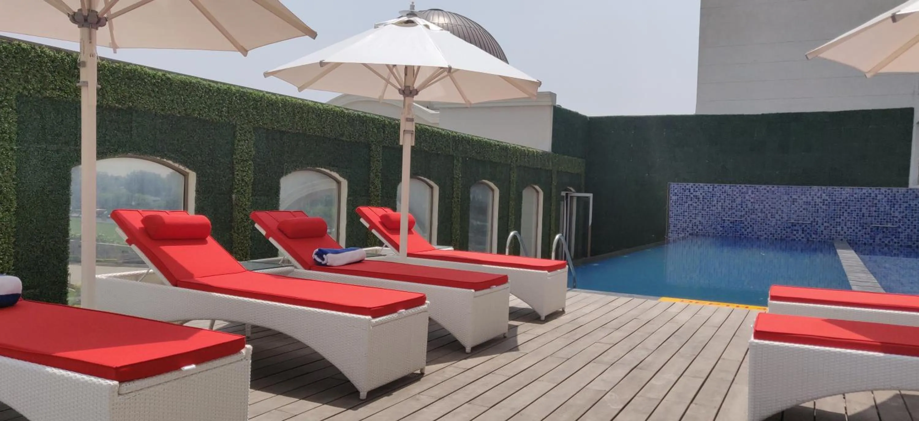 Swimming pool in Ramada Plaza by Wyndham Lucknow