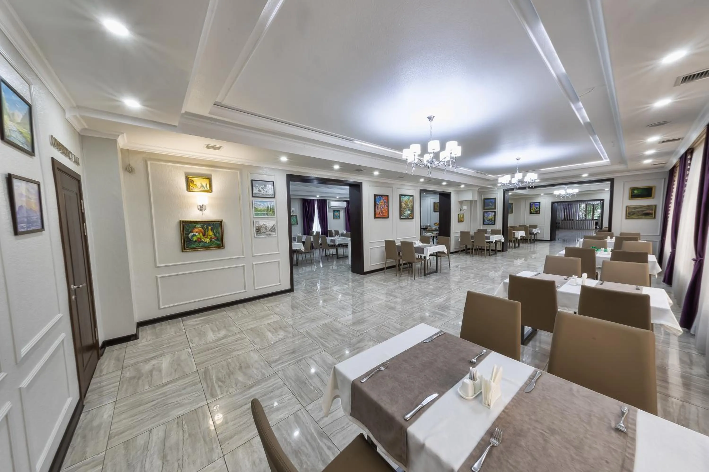 Restaurant/places to eat in Osh Grand Hotel Chavo