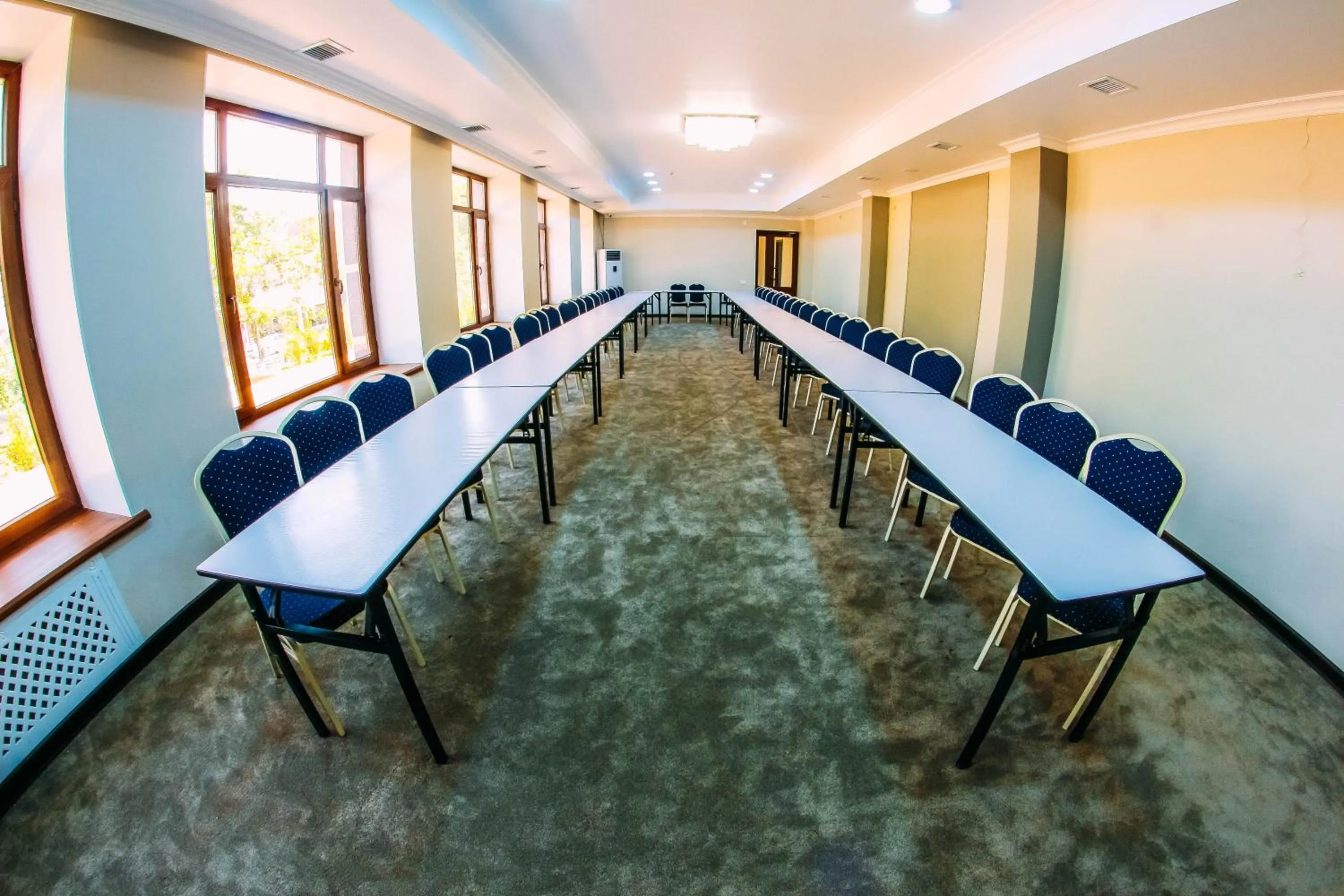 Business facilities in Osh Grand Hotel Chavo