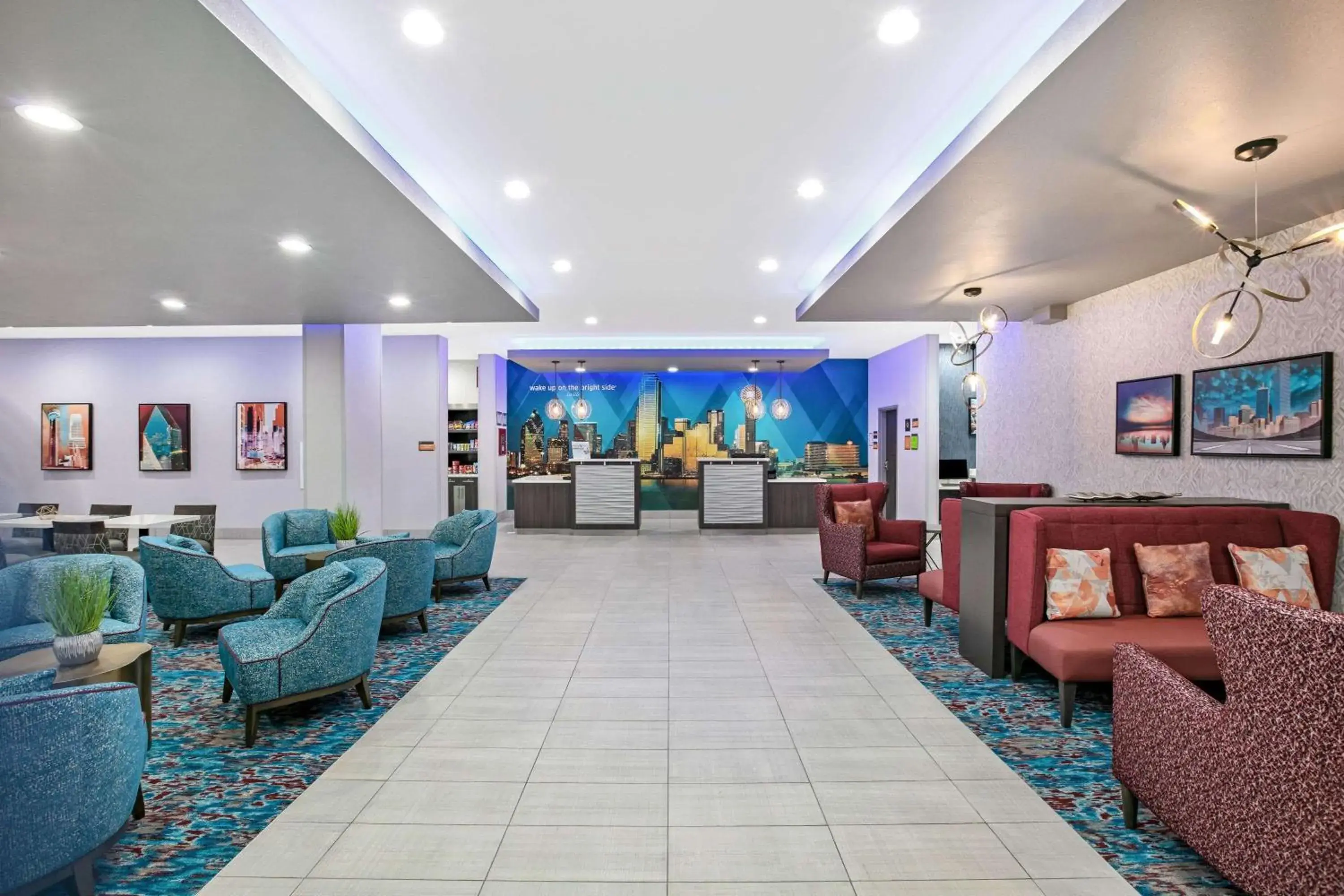 Lobby or reception in La Quinta Inn & Suites DFW West-Glade-Parks Lobby or reception in La Quinta Inn & Suites DFW West-Glade-Parks