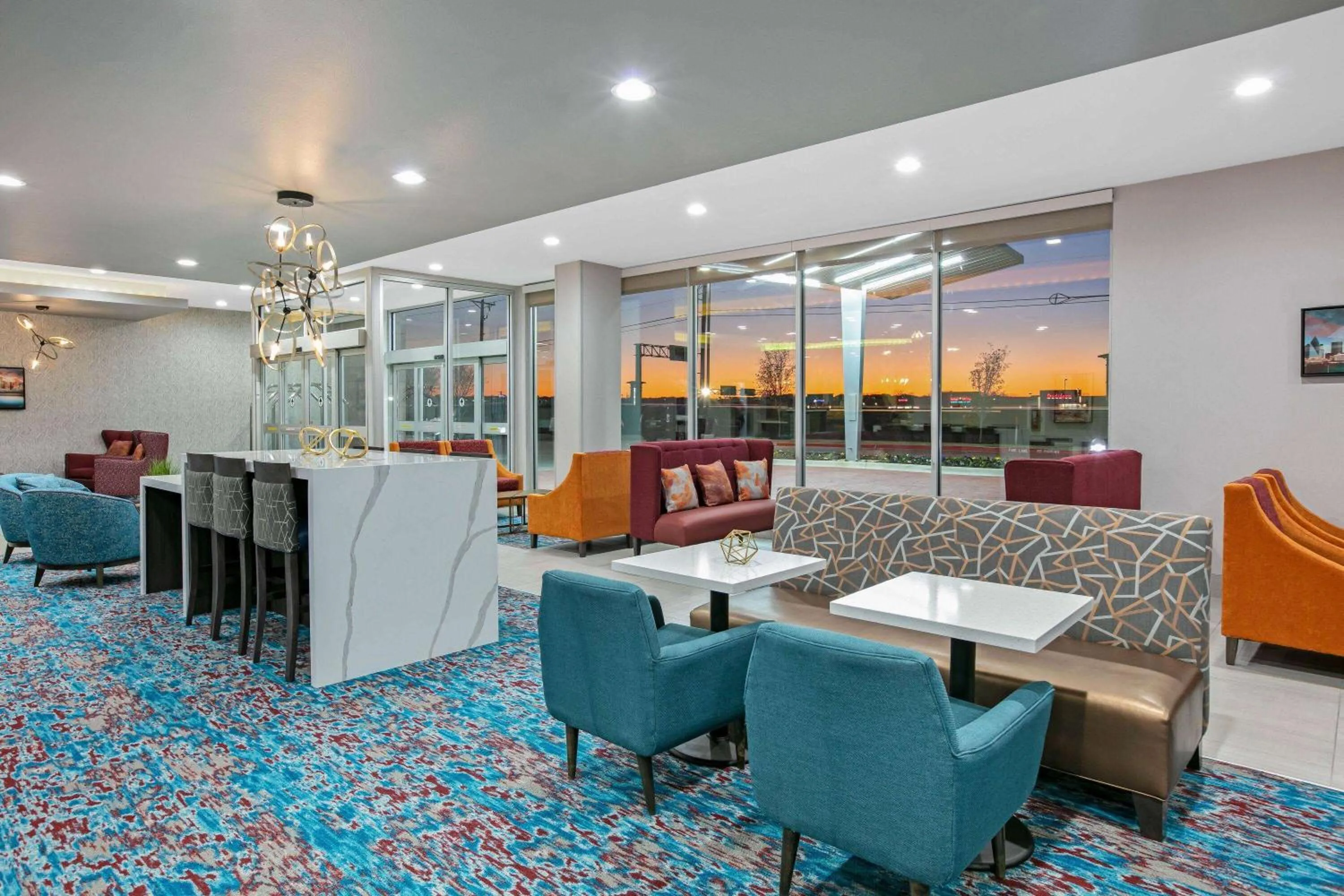 Lobby or reception in La Quinta Inn & Suites DFW West-Glade-Parks