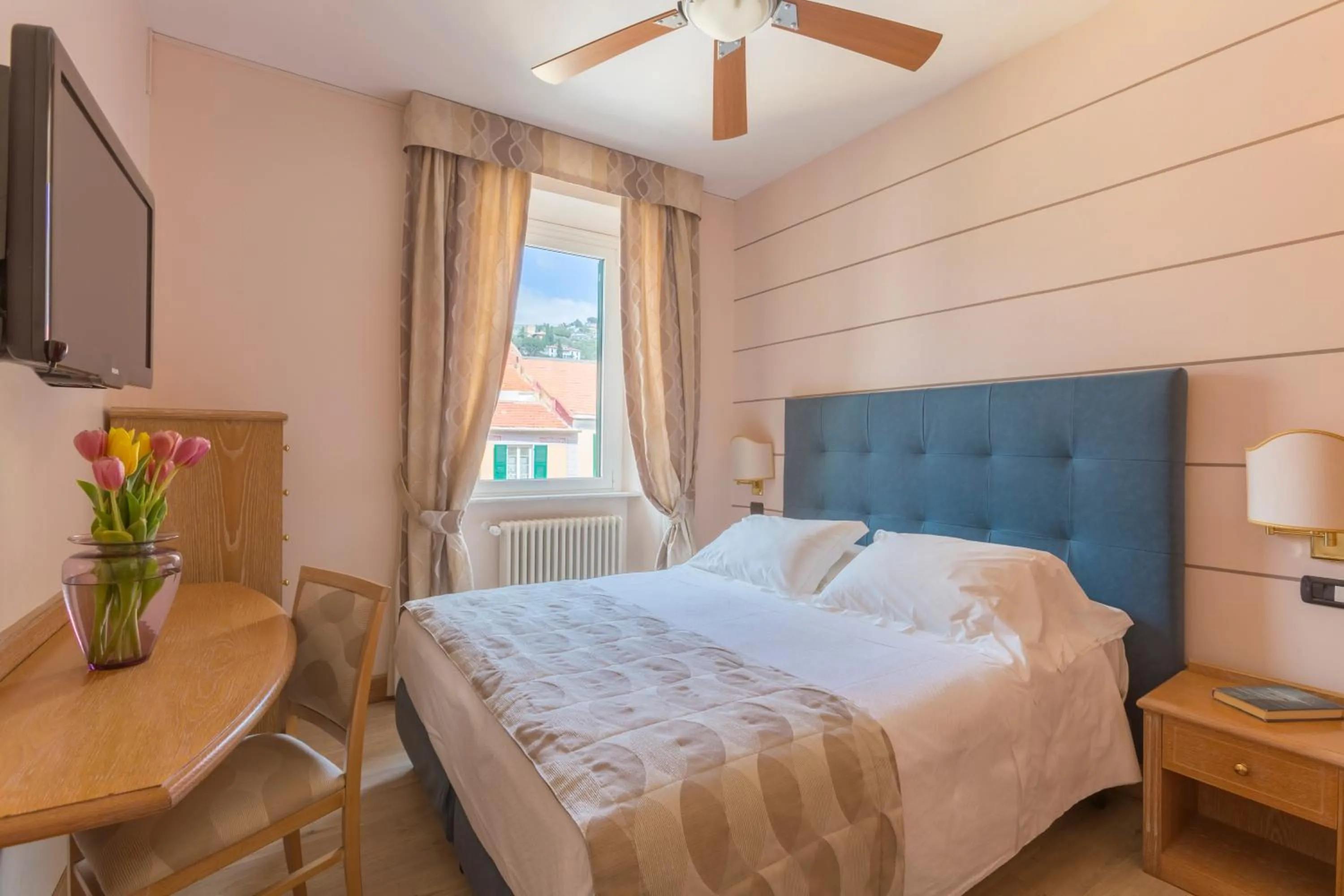 Bed in Hotel Ligure
