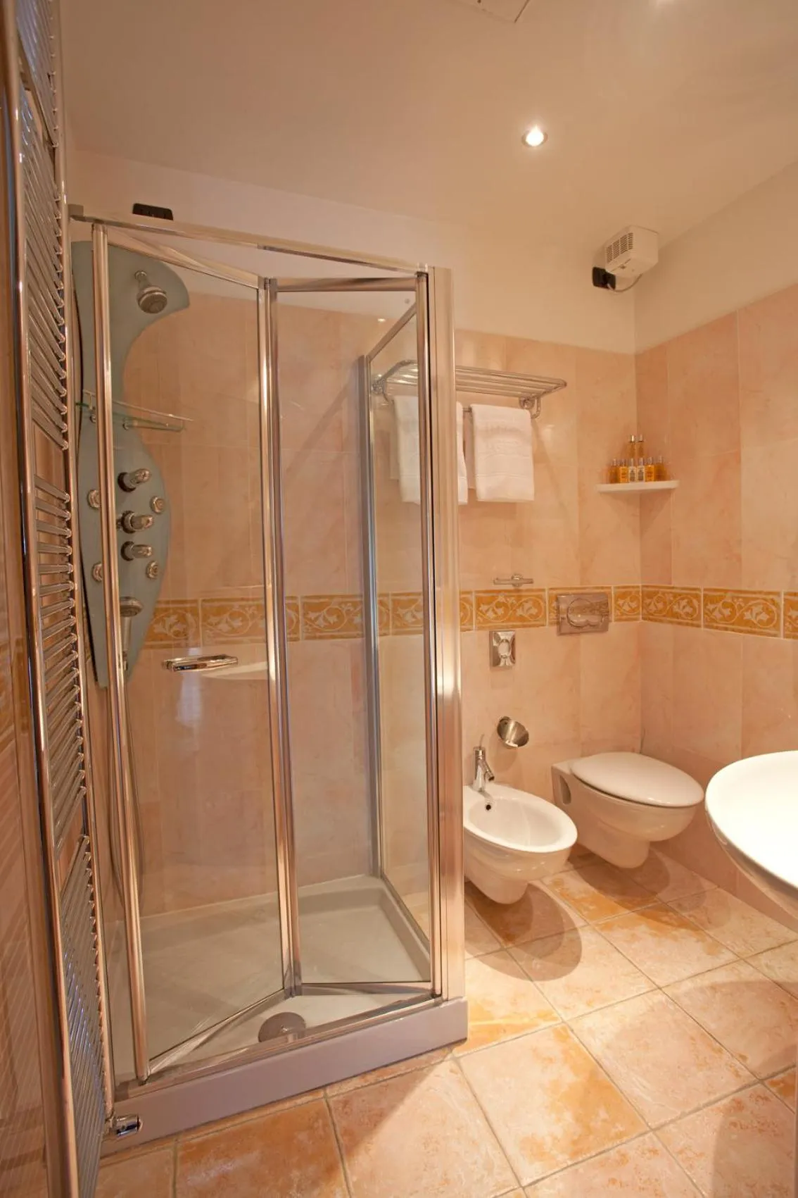 Bathroom in Hotel Ligure