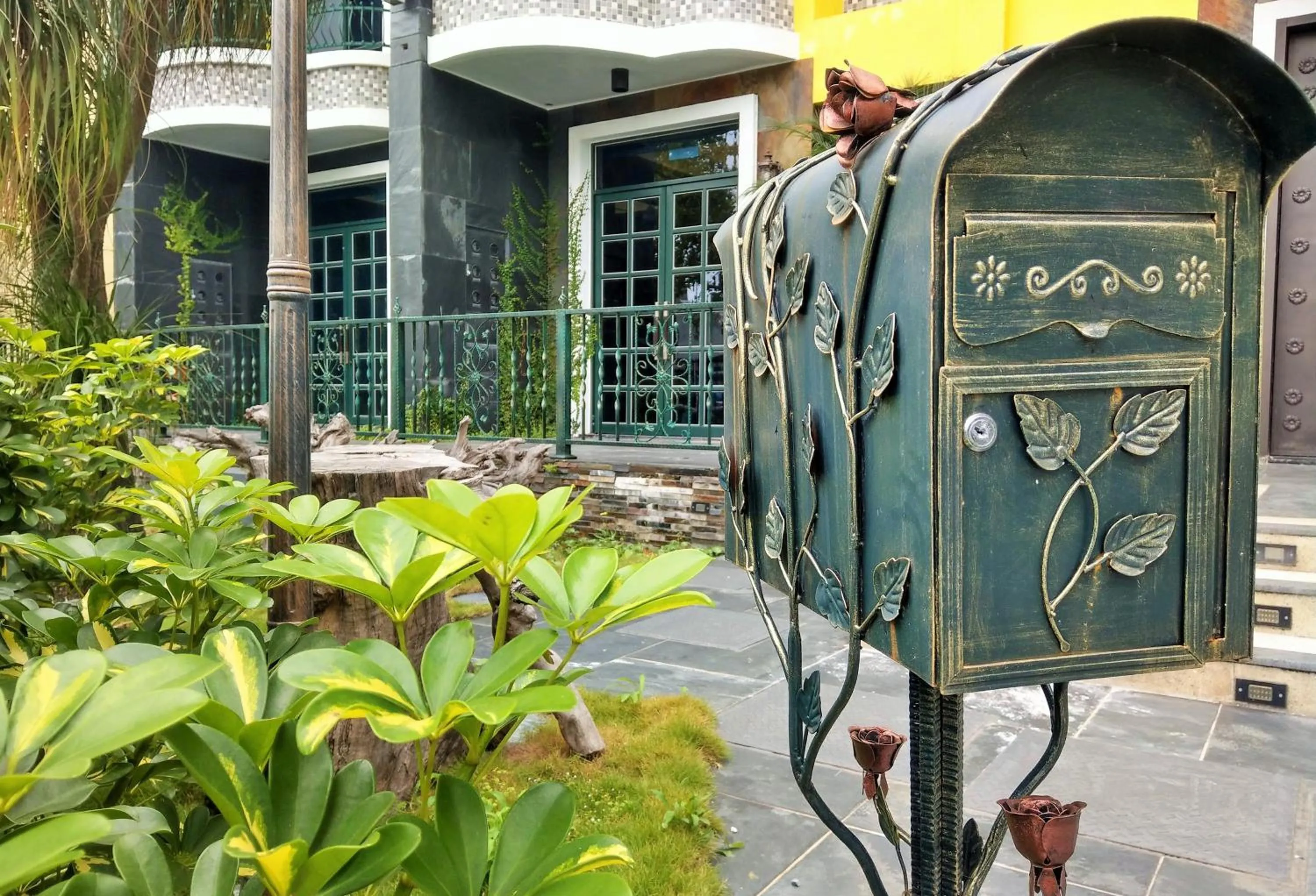 Facade/entrance in Blue Owl-Hualien No 2396-2397-2398-2399