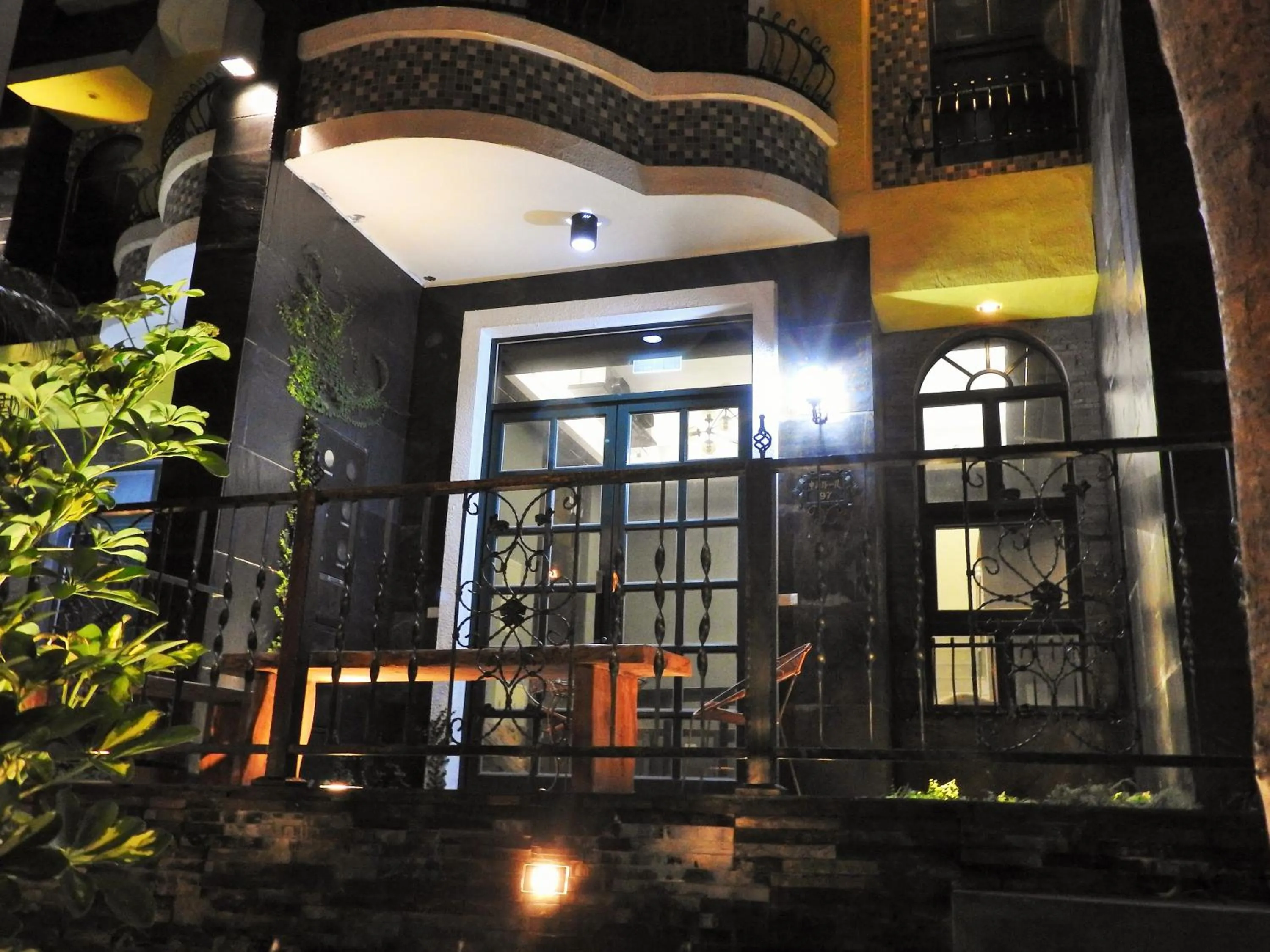 Facade/entrance in Blue Owl-Hualien No 2396-2397-2398-2399