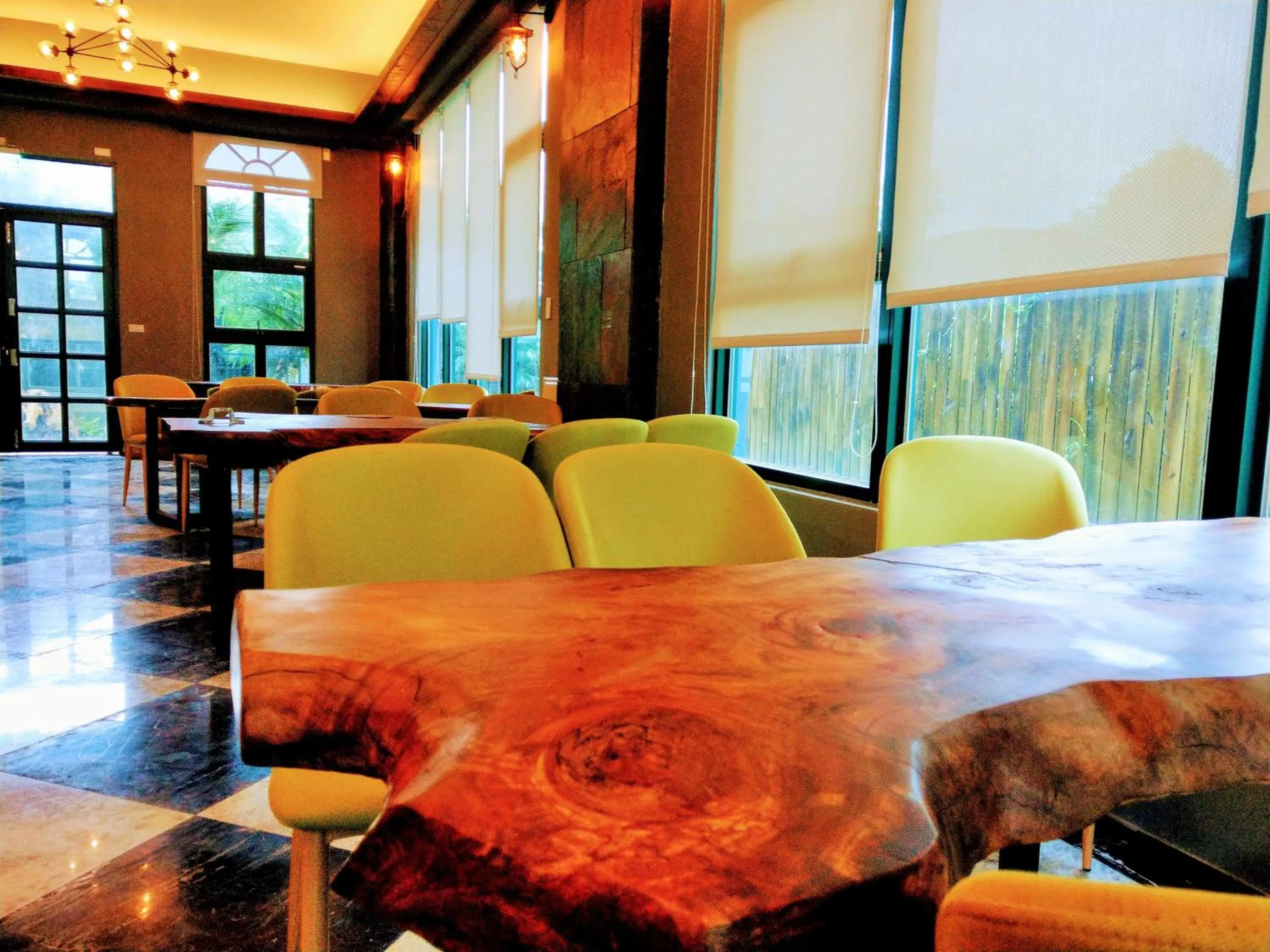 Facade/entrance in Blue Owl-Hualien No 2396-2397-2398-2399