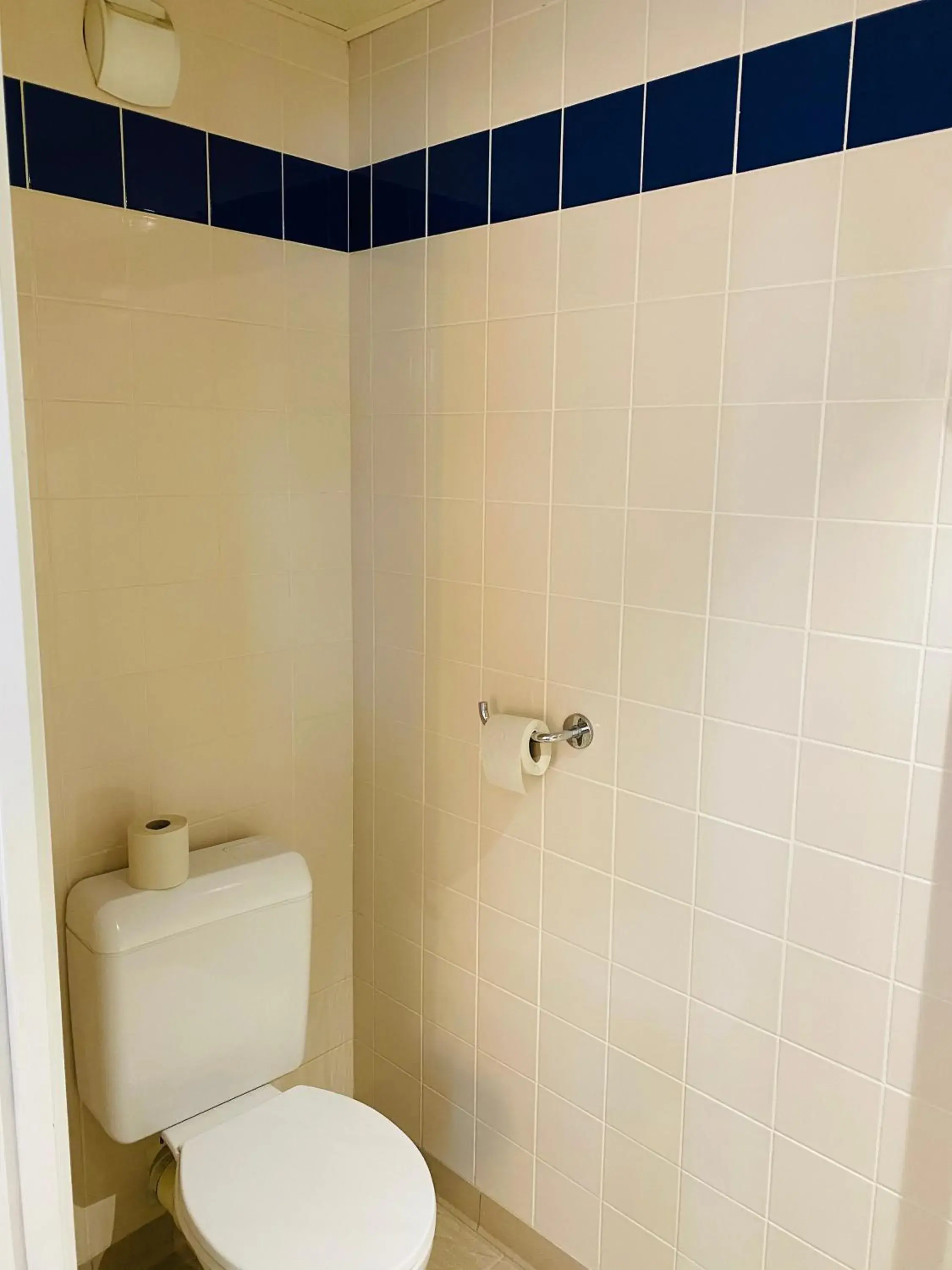 Bathroom in ibis Budget Caen Centre Gare Bathroom in ibis Budget Caen Centre Gare