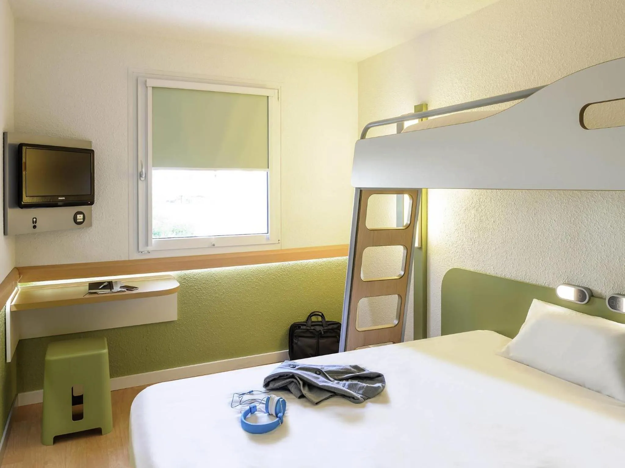 Bedroom, Bed in ibis Budget Caen Centre Gare