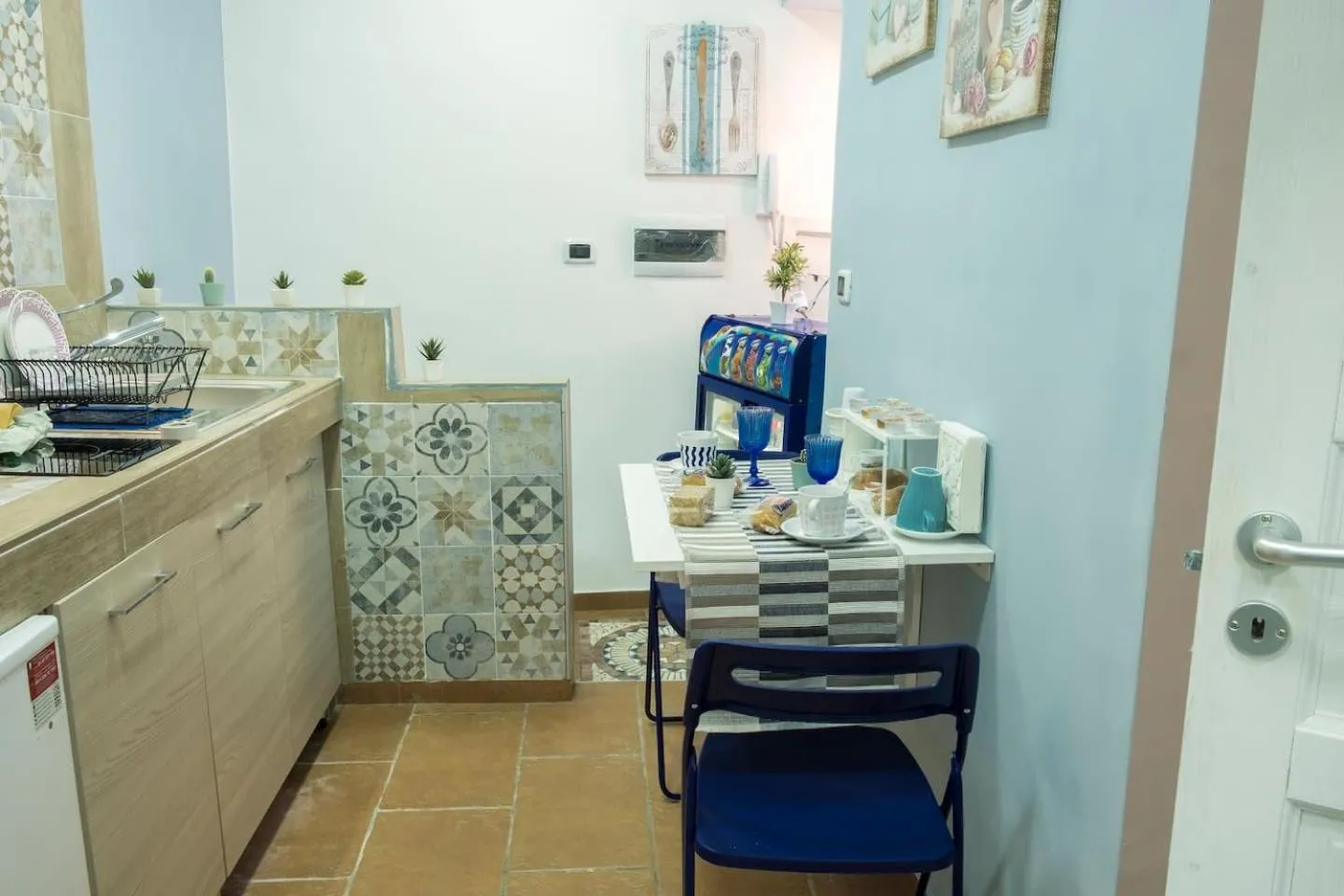 Dining area in Little House Napoli