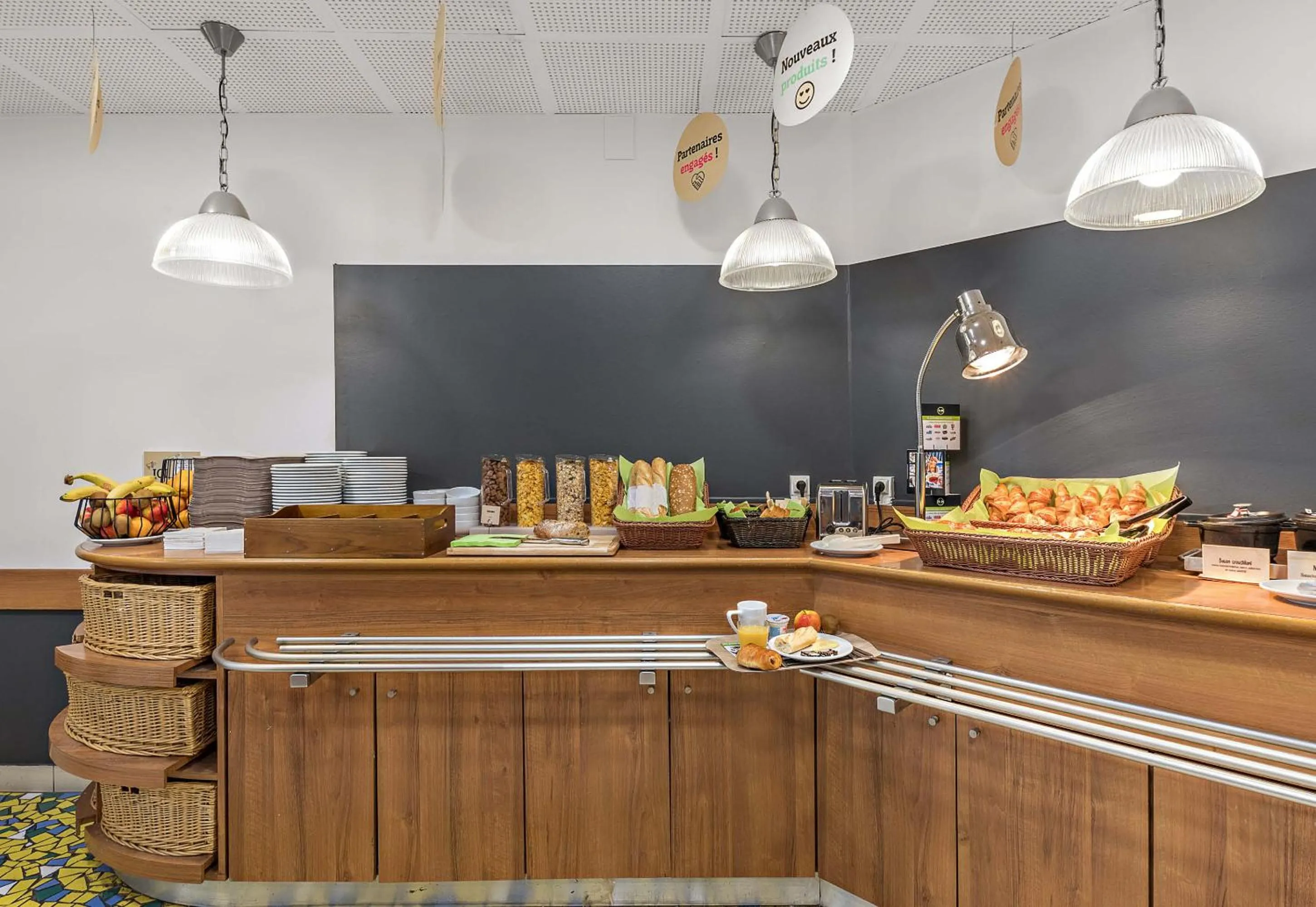 Buffet breakfast in B&B HOTEL Rouen Centre Rive Droite