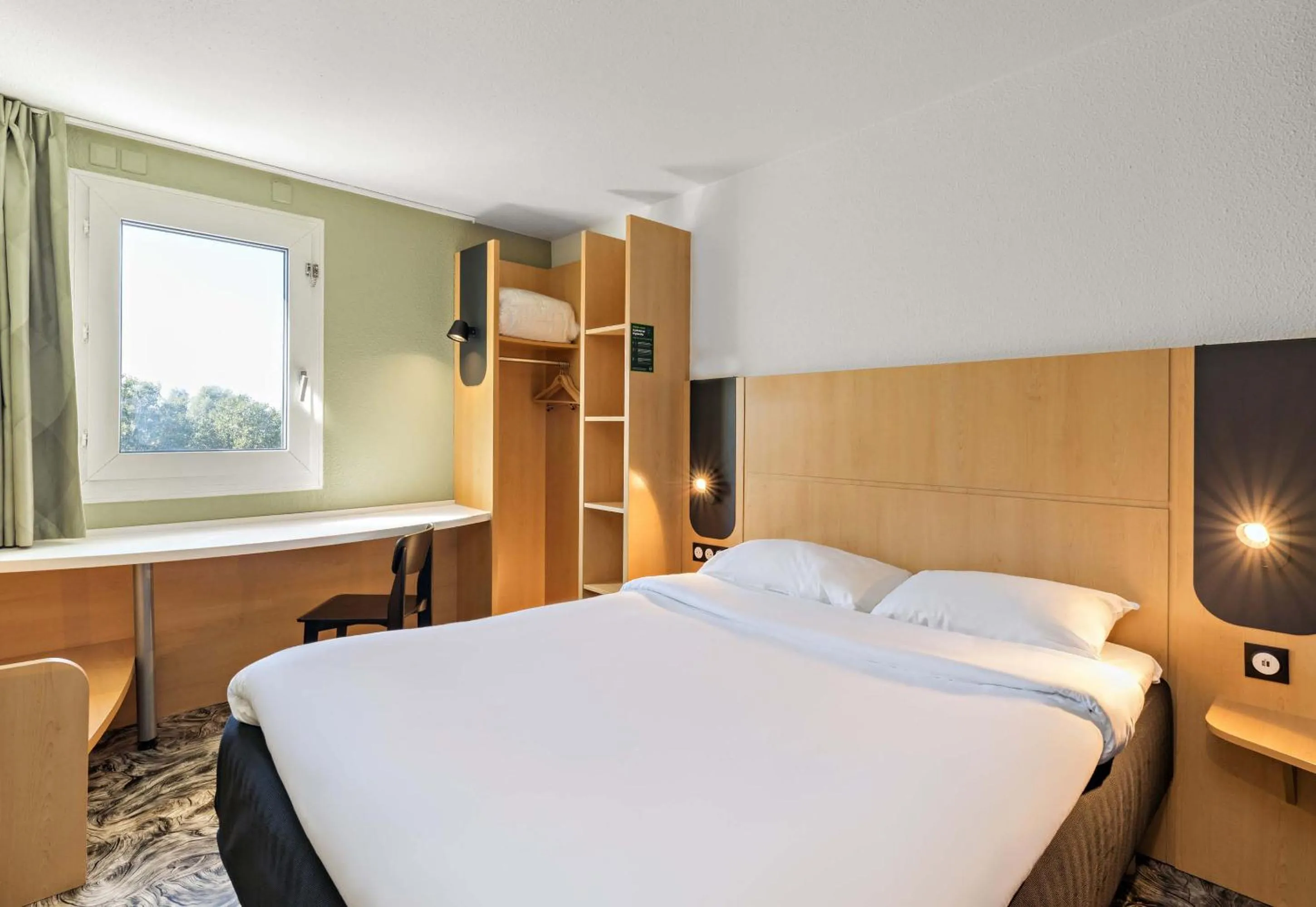 Bedroom, Bed in B&B HOTEL Rouen Centre Rive Droite