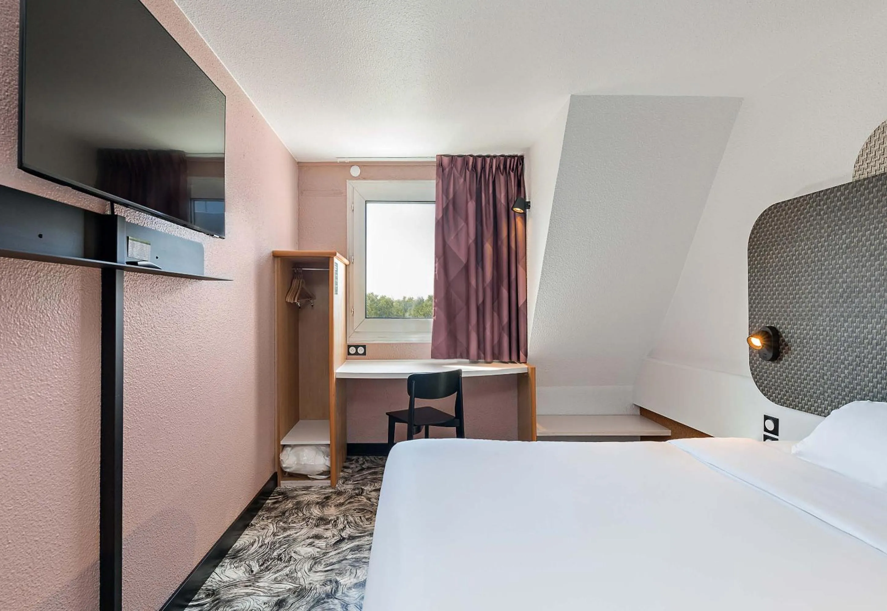 Bedroom, Bed in B&B HOTEL Rouen Centre Rive Droite