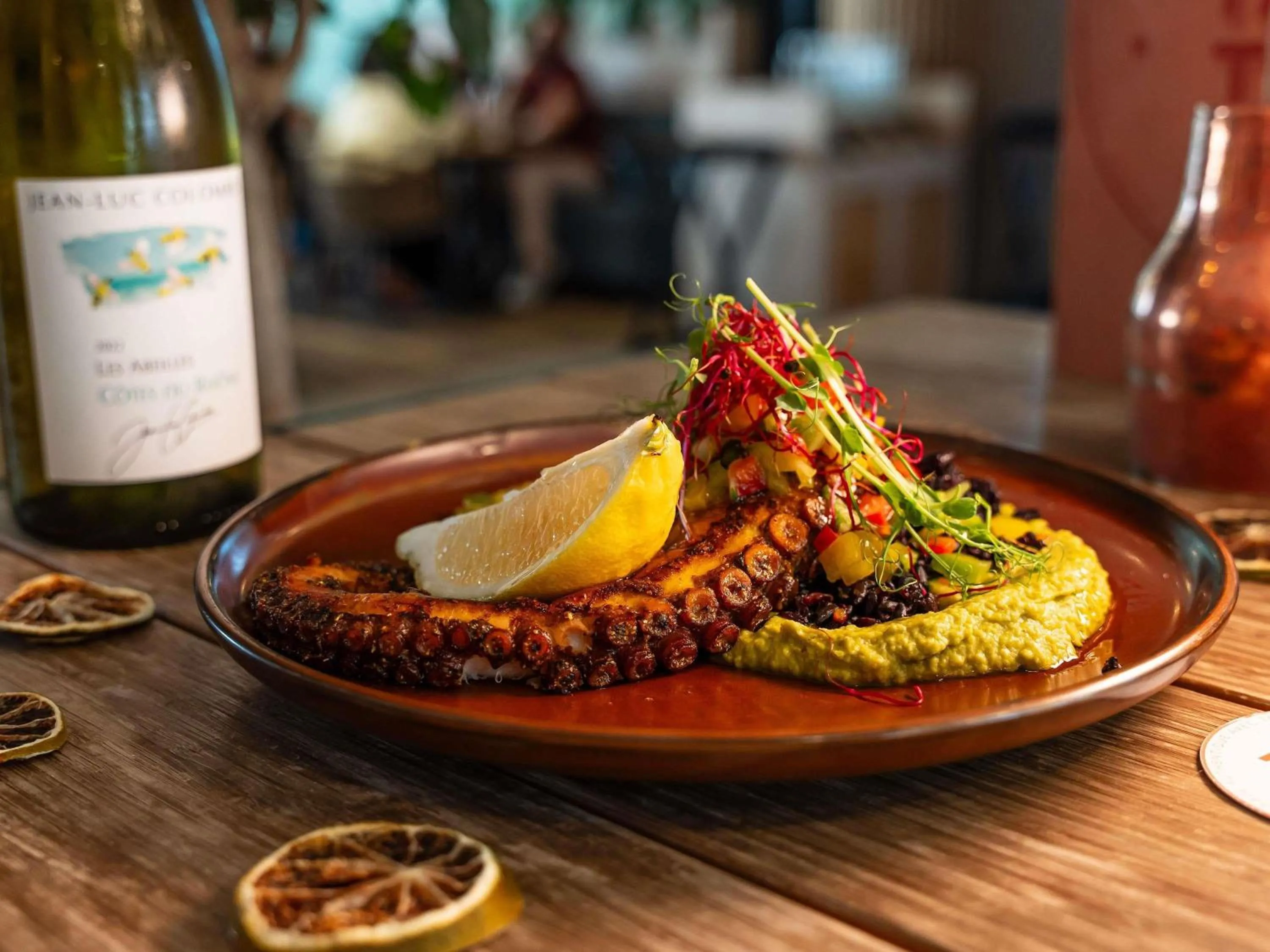 Restaurant/places to eat in ibis Marseille Centre Euromed