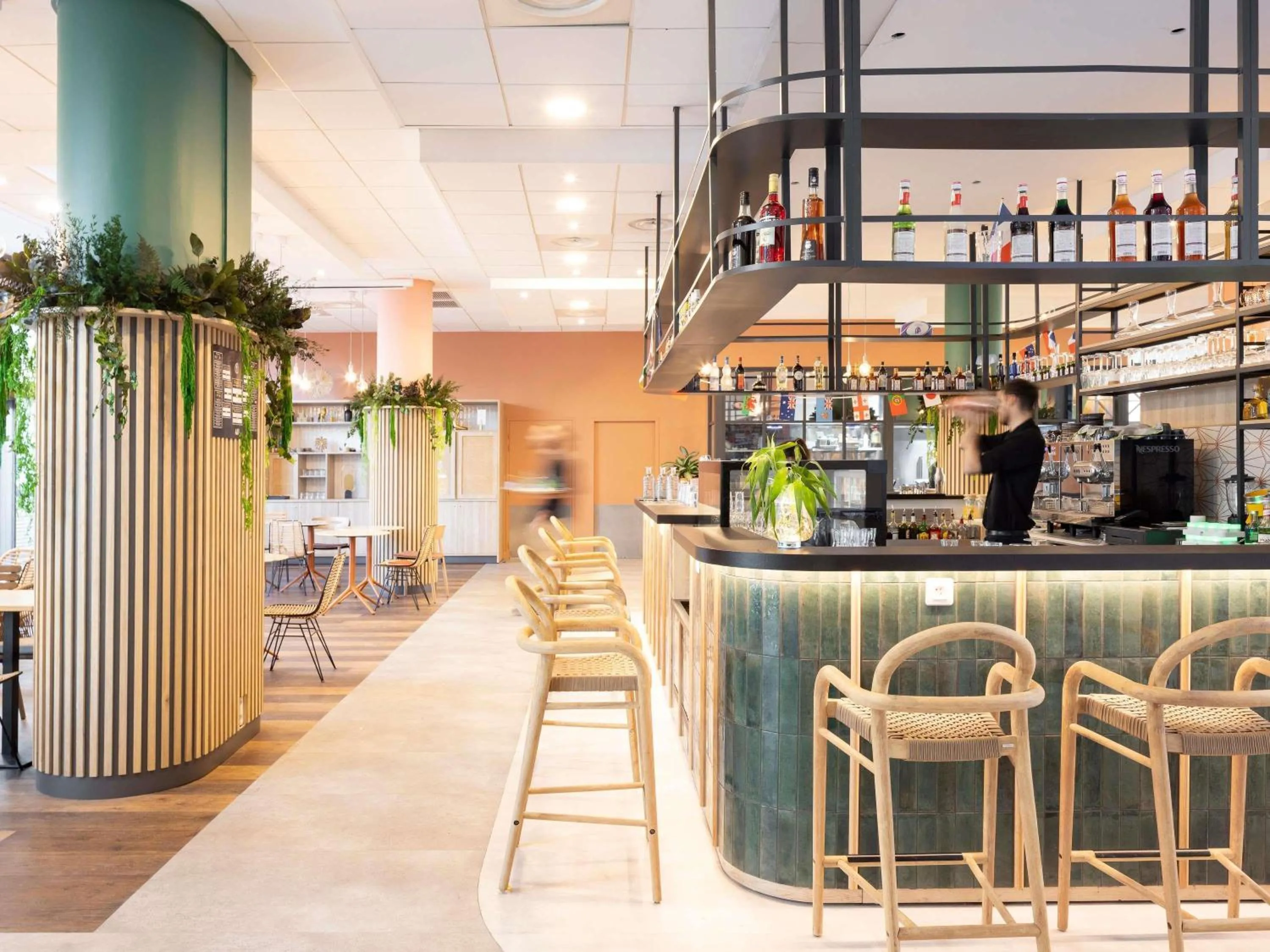 Lounge or bar in ibis Marseille Centre Euromed