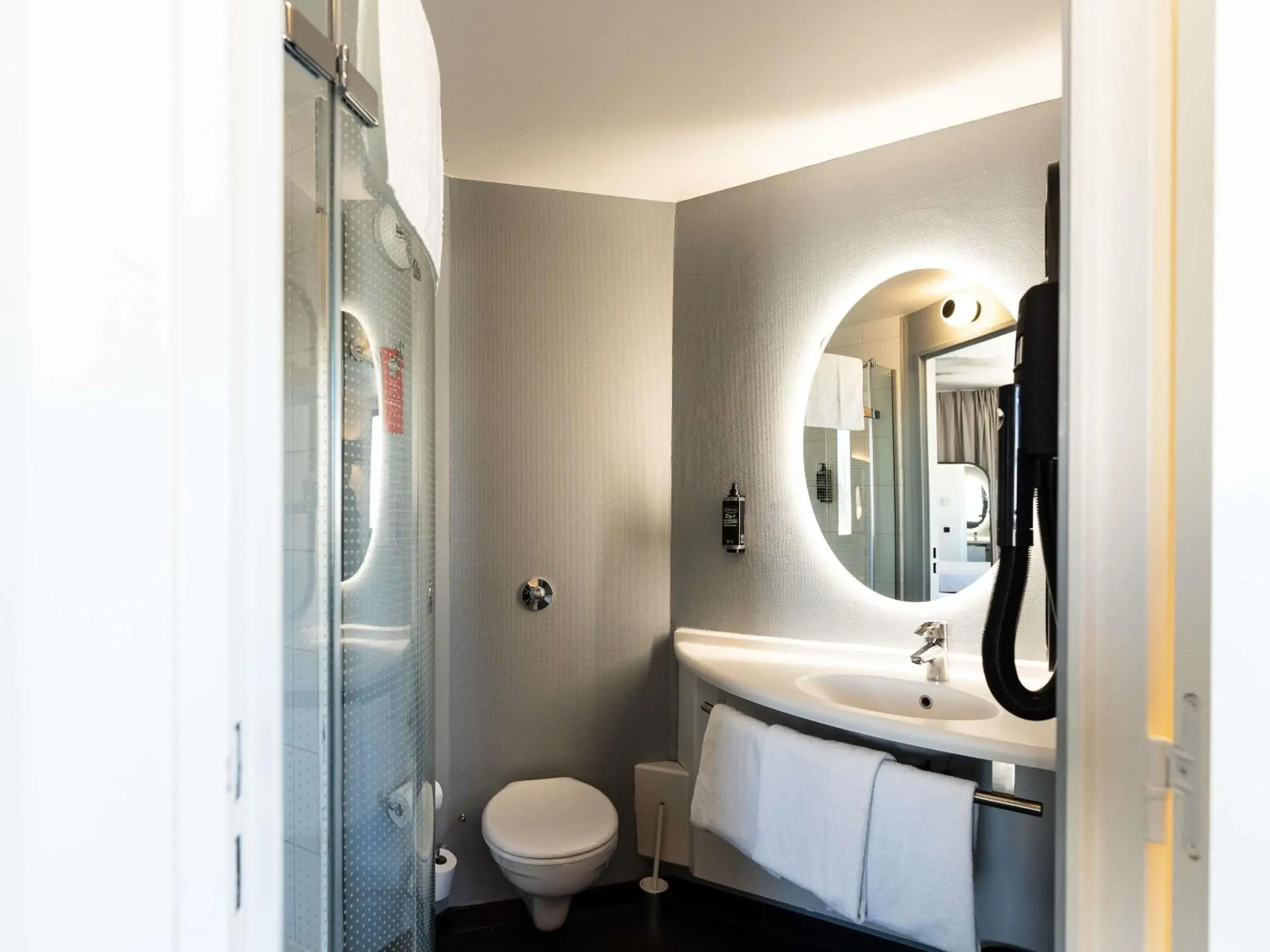 Bedroom in ibis Marseille Centre Euromed Bedroom in ibis Marseille Centre Euromed