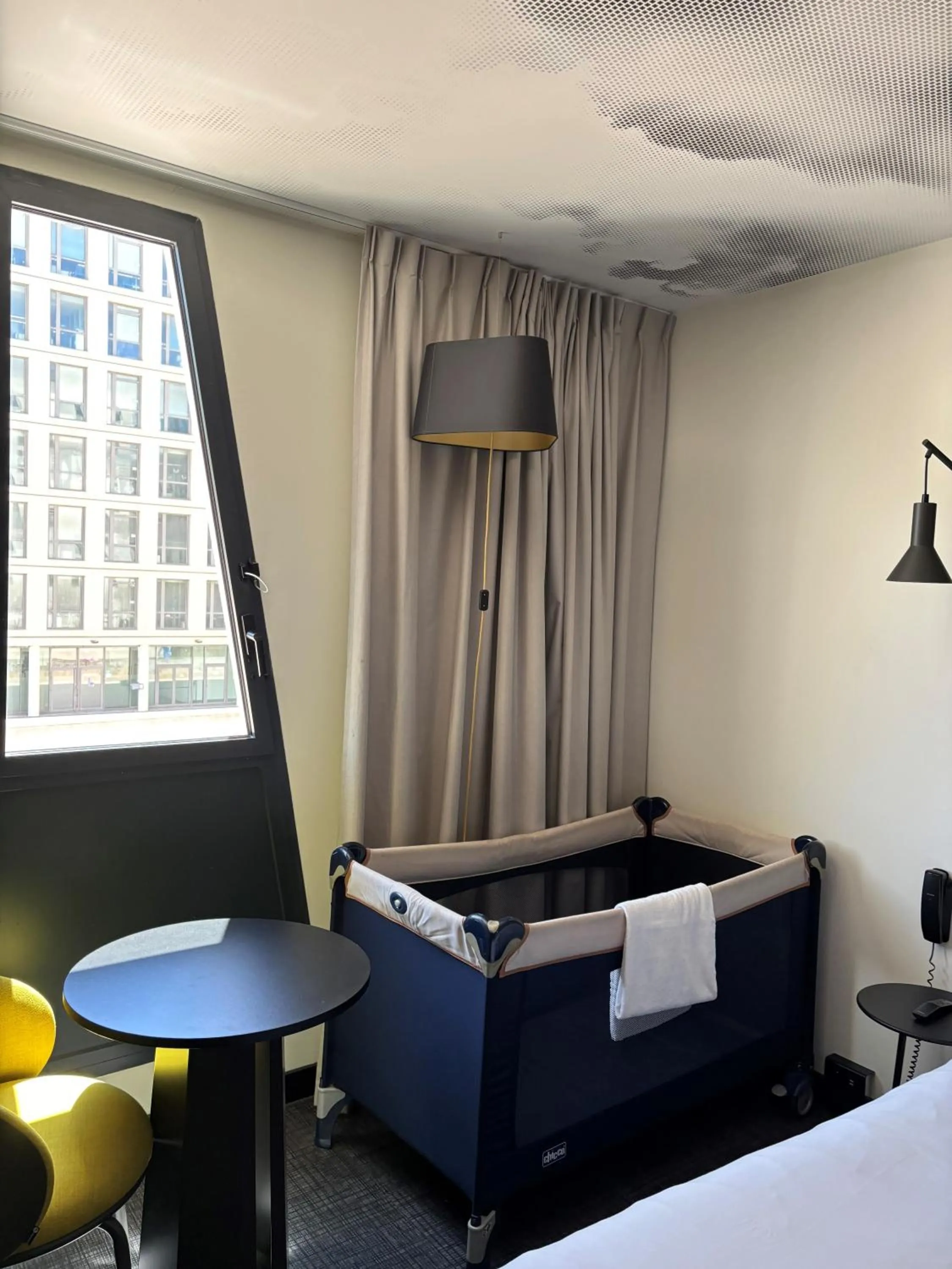 cot, Bed in ibis Marseille Centre Euromed