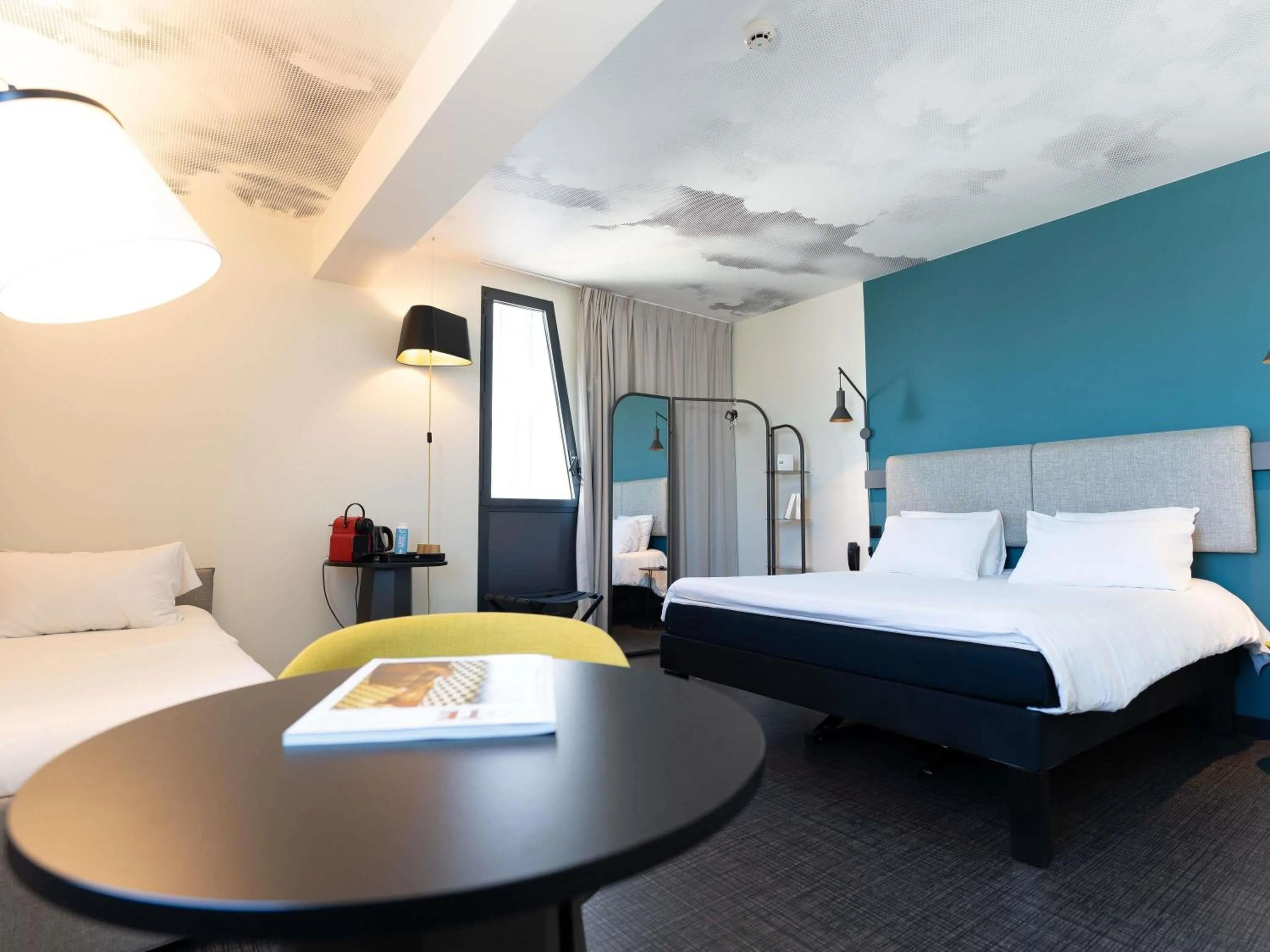 Bedroom, Bed in ibis Marseille Centre Euromed