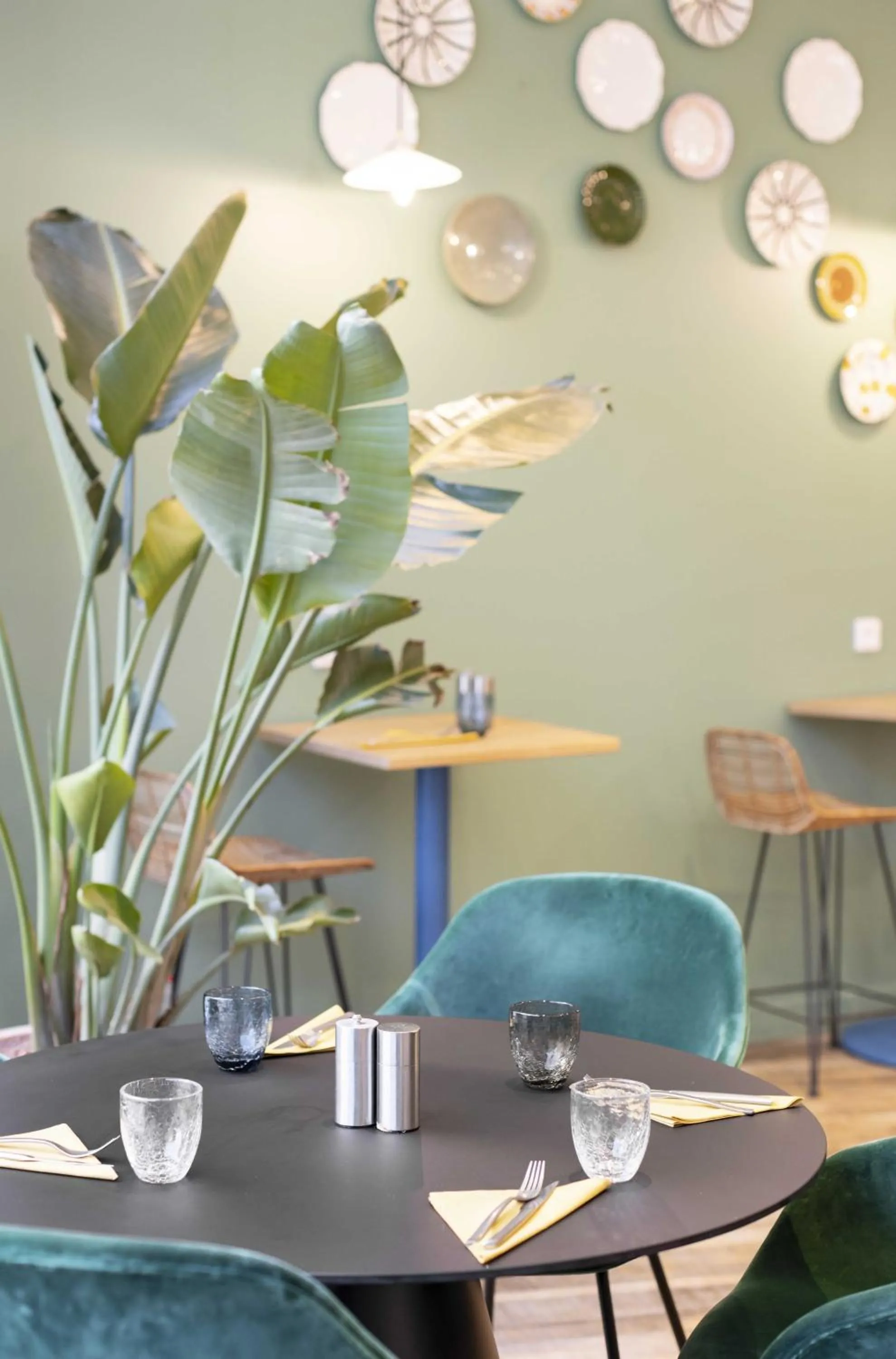 Restaurant/places to eat in ibis Marseille Centre Euromed