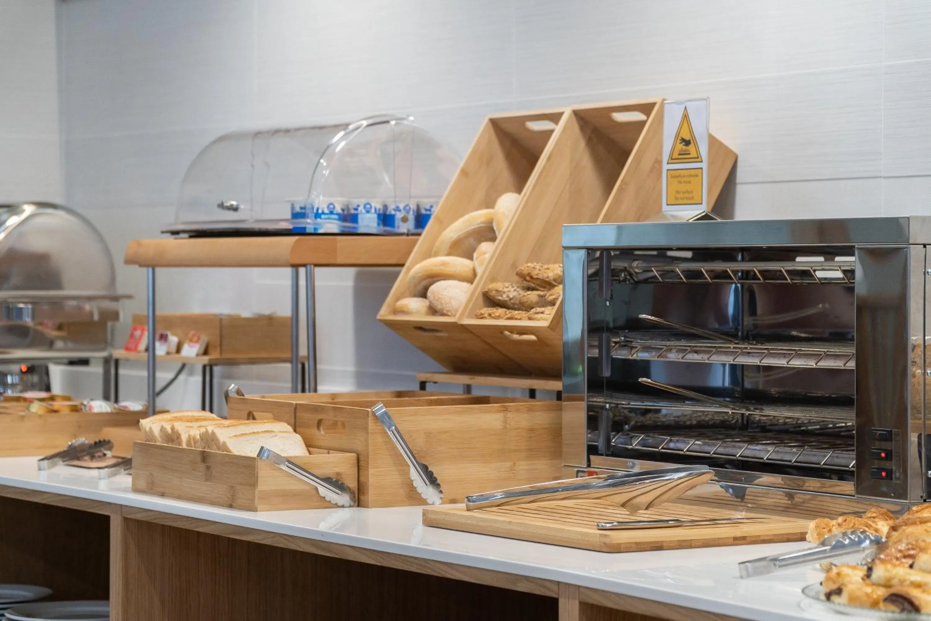 Buffet breakfast in Plaza de la Luz Cádiz