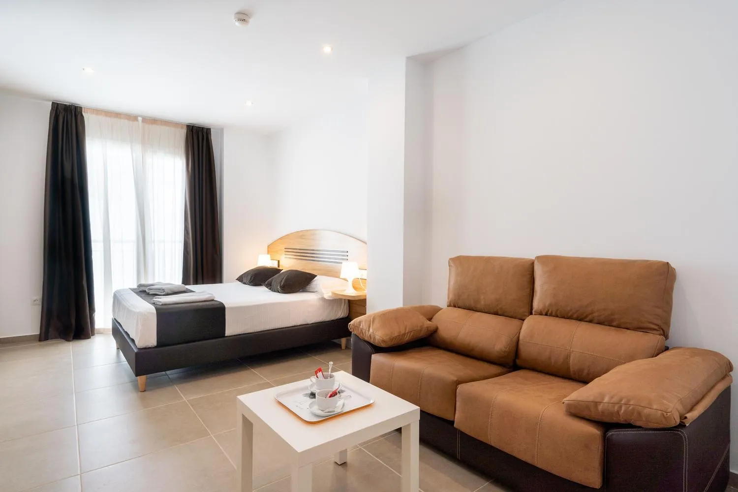 Photo of the whole room, Bed in Plaza de la Luz Cádiz