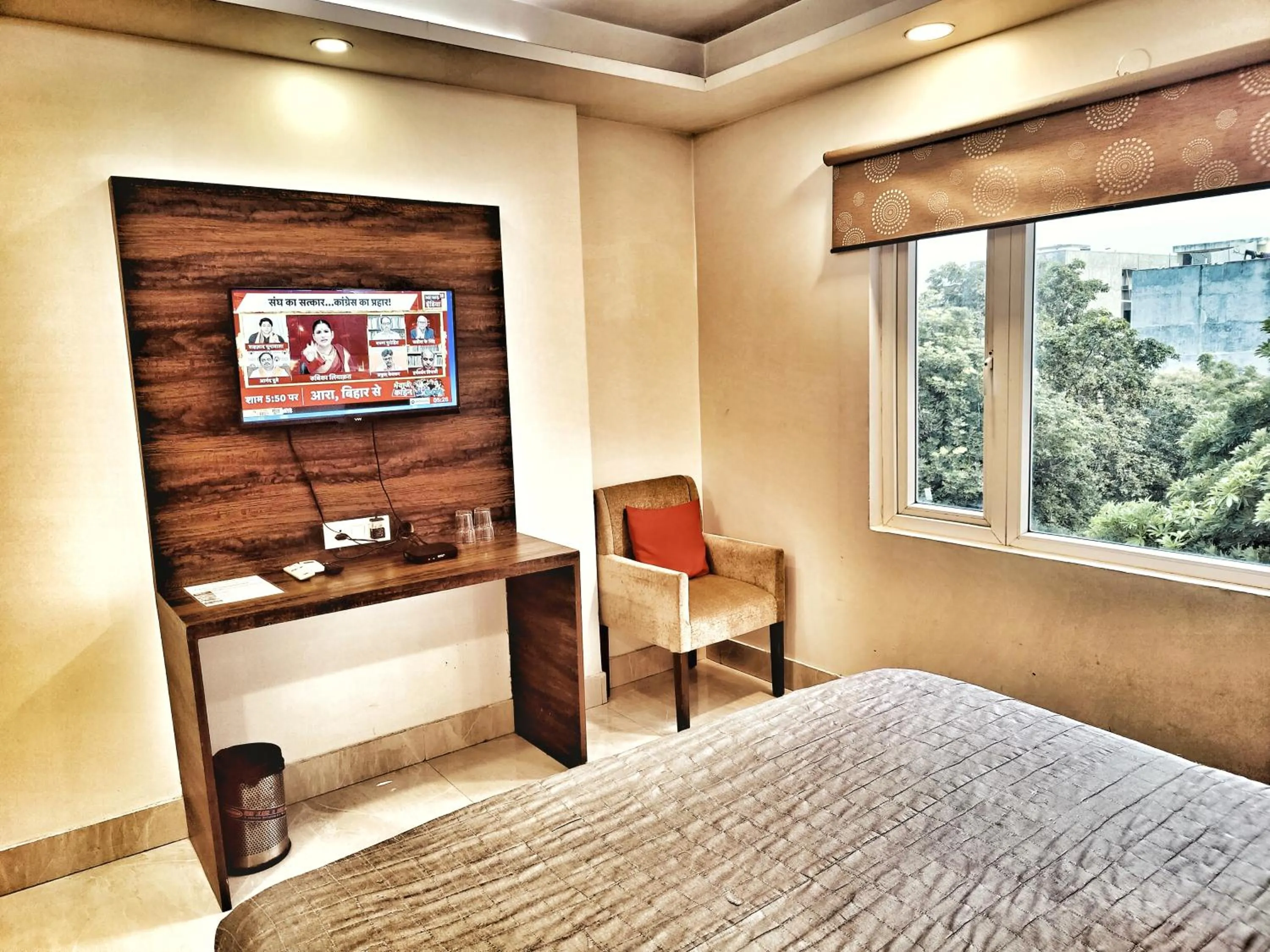 TV and multimedia, Bed in Hotel Aerocity Purple Orchid