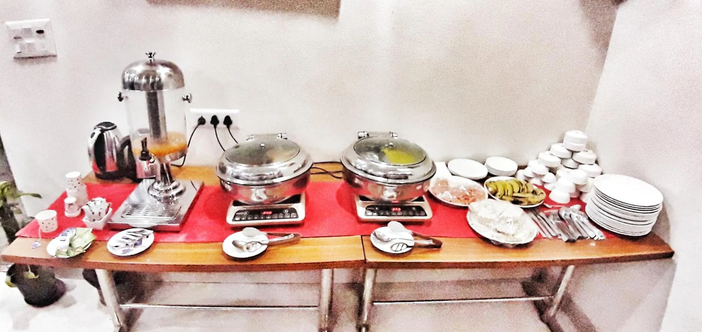 Food and drinks in Hotel Aerocity Purple Orchid