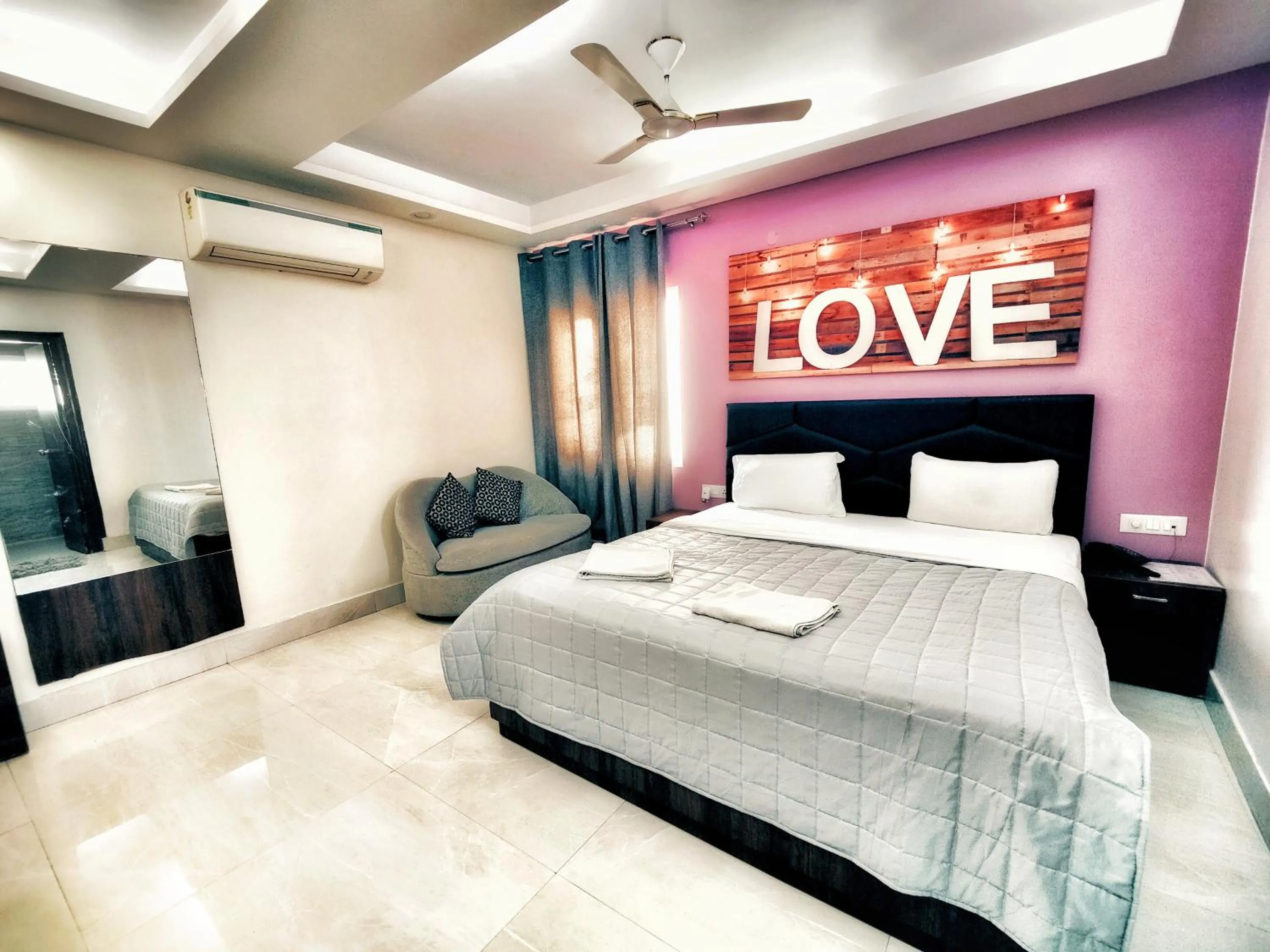 Bedroom, Bed in Hotel Aerocity Purple Orchid