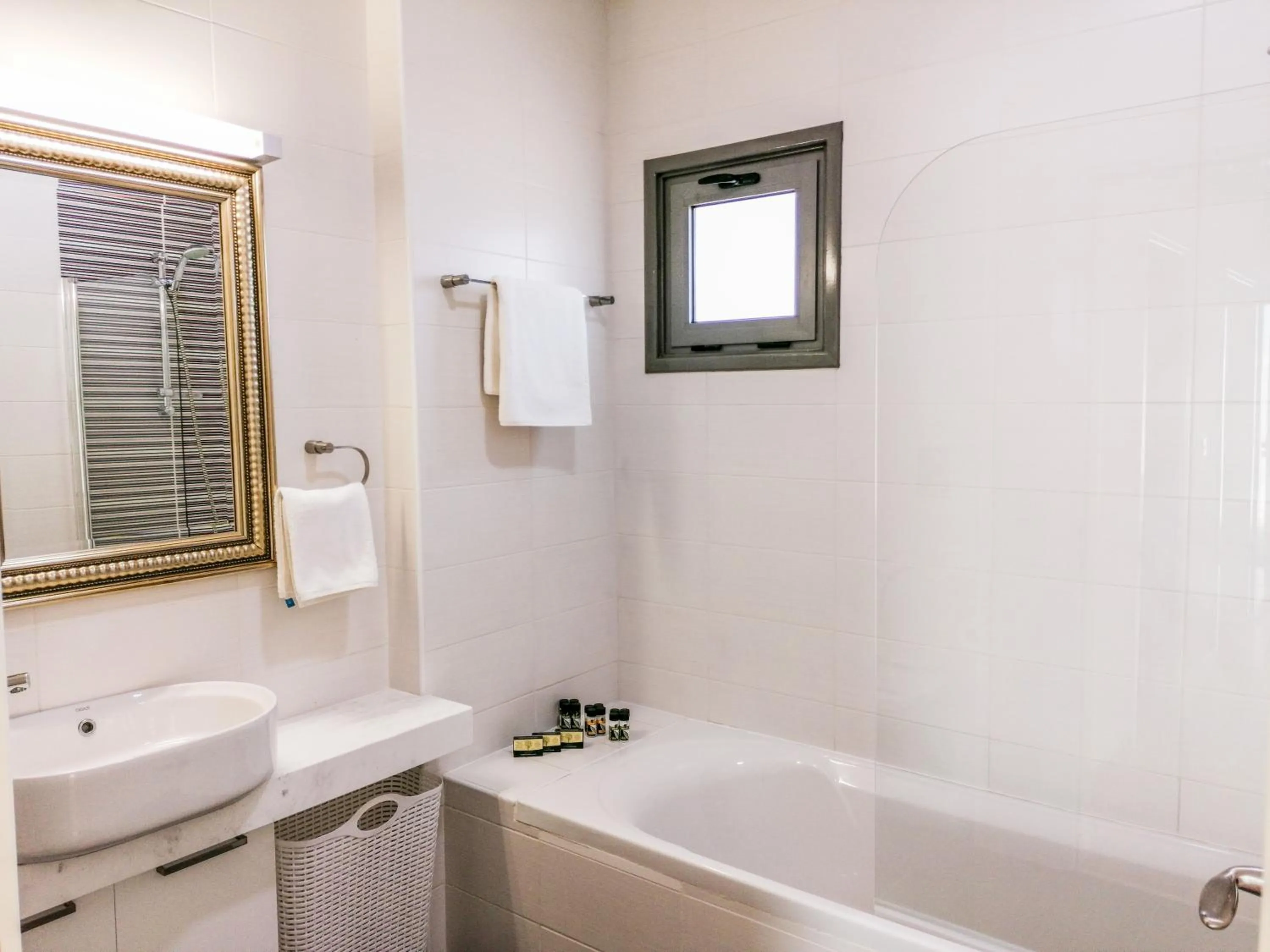 Shower in Atlantis Gardens