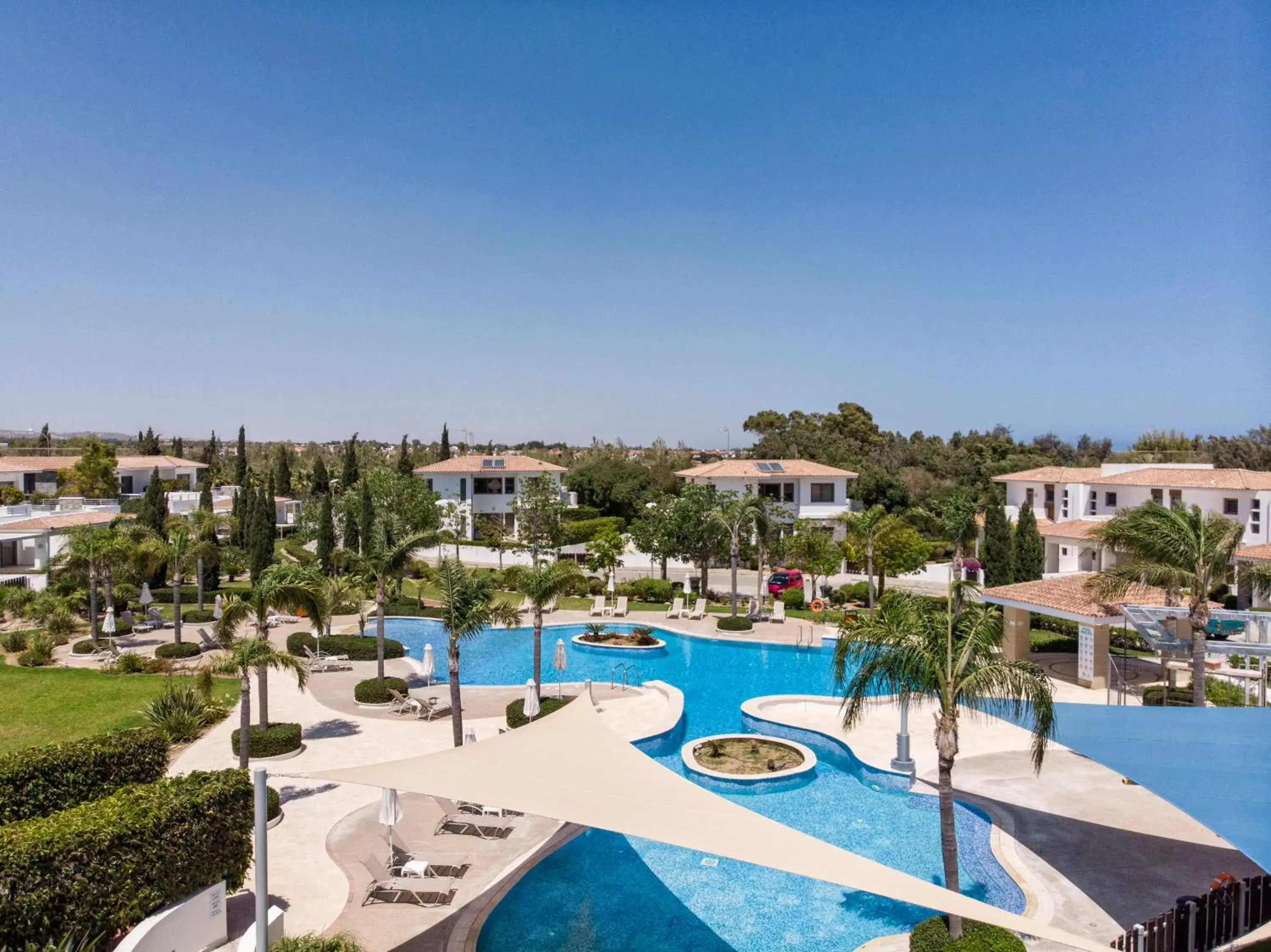Swimming pool in Atlantis Gardens Swimming pool in Atlantis Gardens