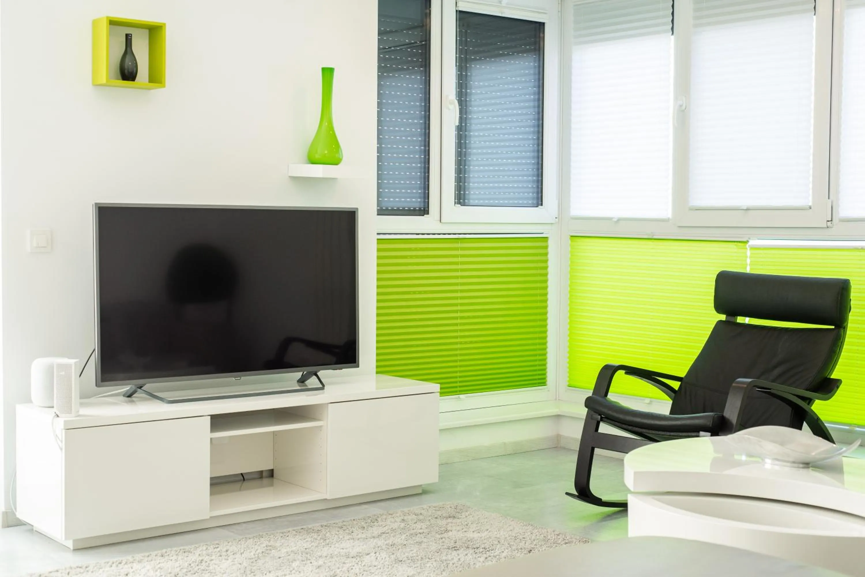 TV and multimedia in Luxury Westpark 2 Residence with Lake View