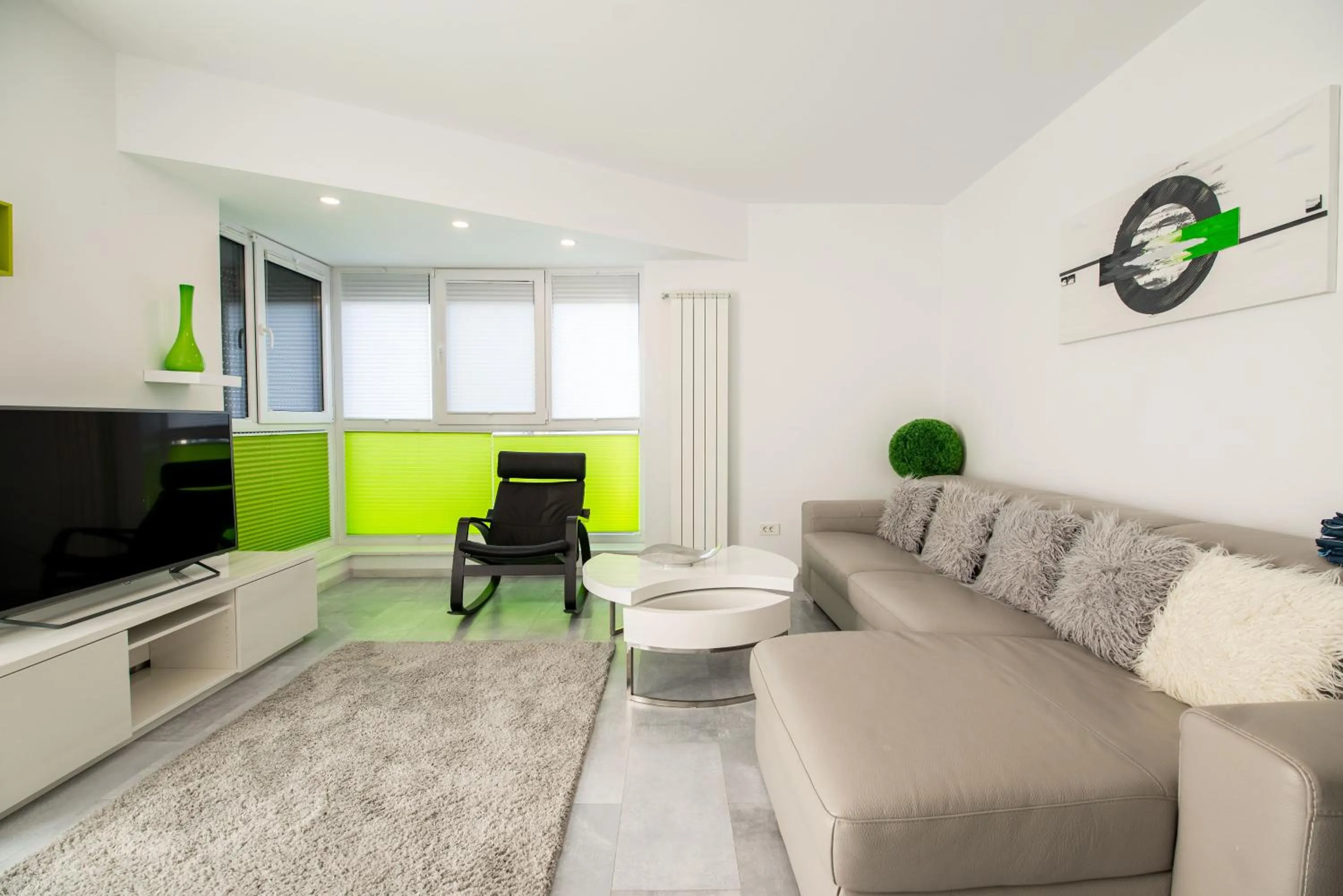 Living room in Luxury Westpark 2 Residence with Lake View