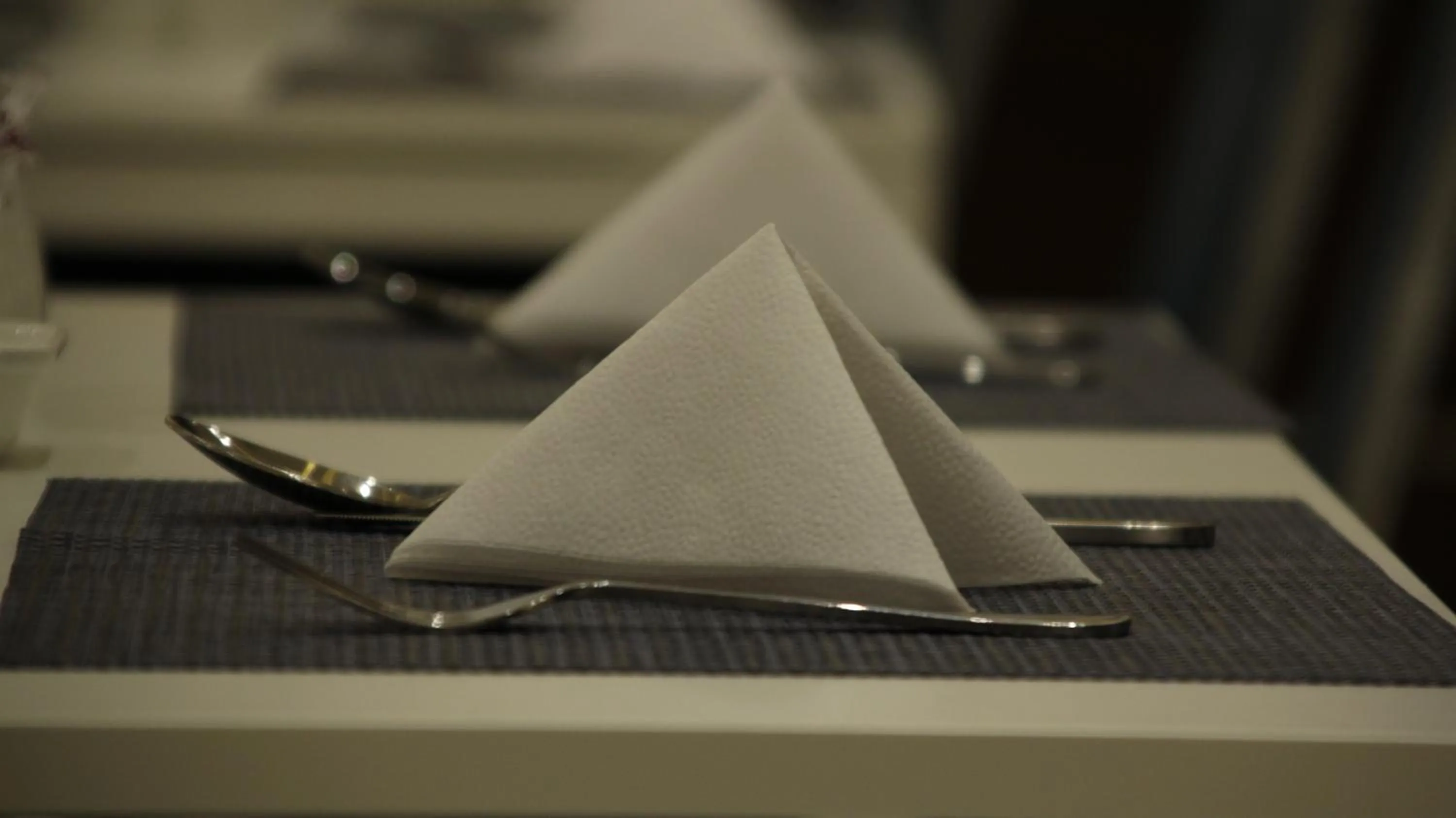 Restaurant/places to eat in Big Ben Hotel Suites