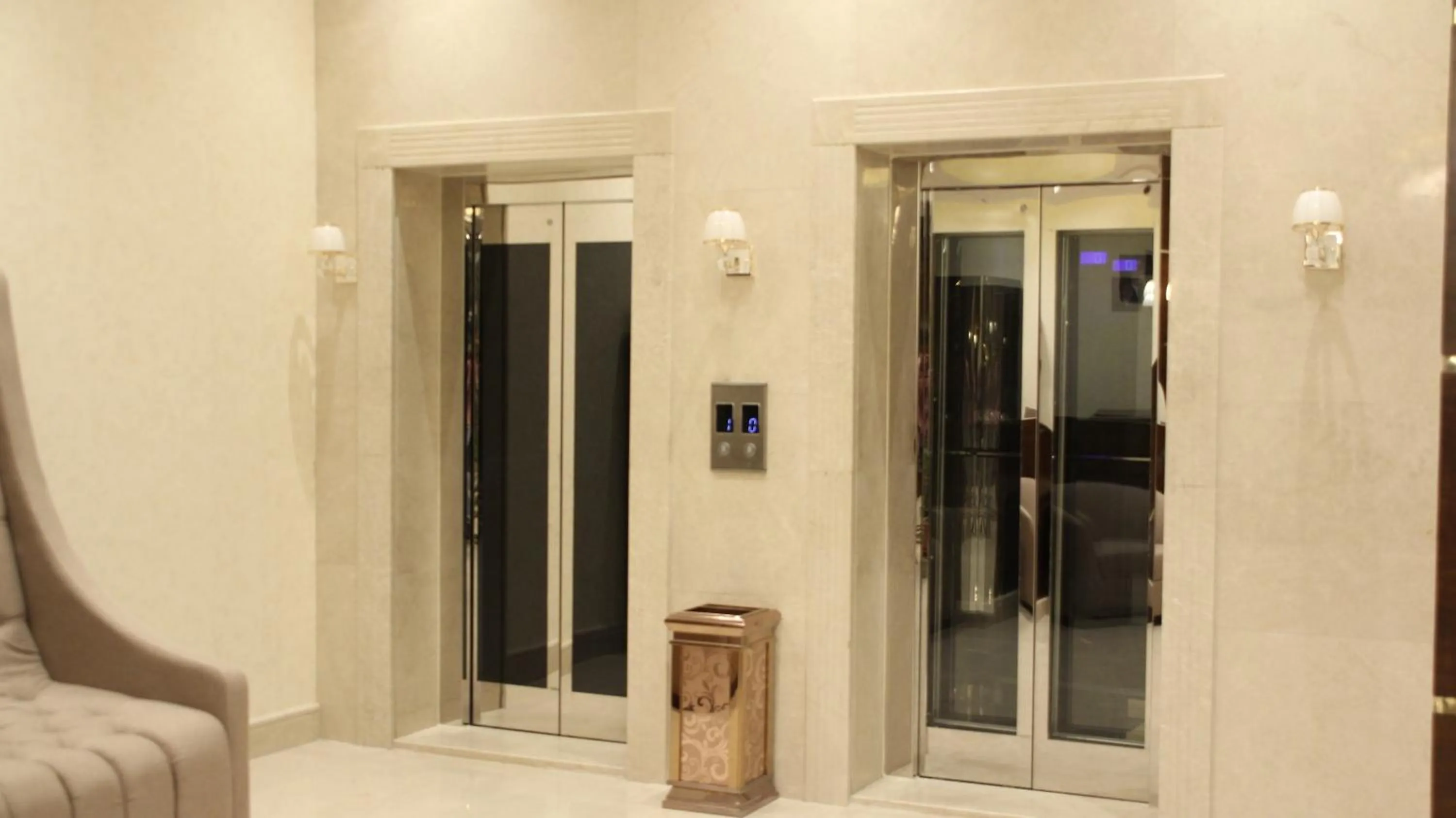 elevator in Big Ben Hotel Suites