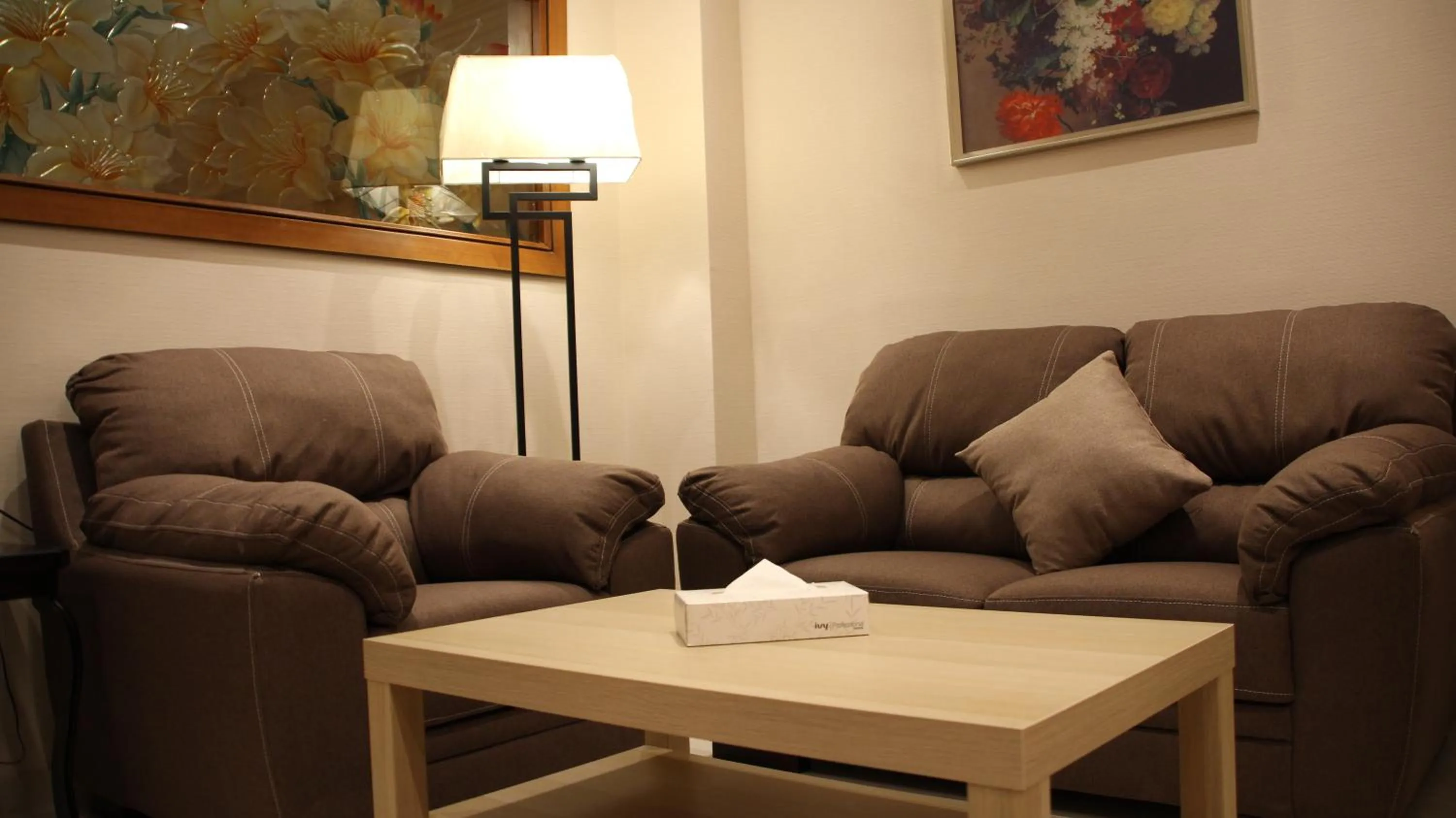 Living room in Big Ben Hotel Suites